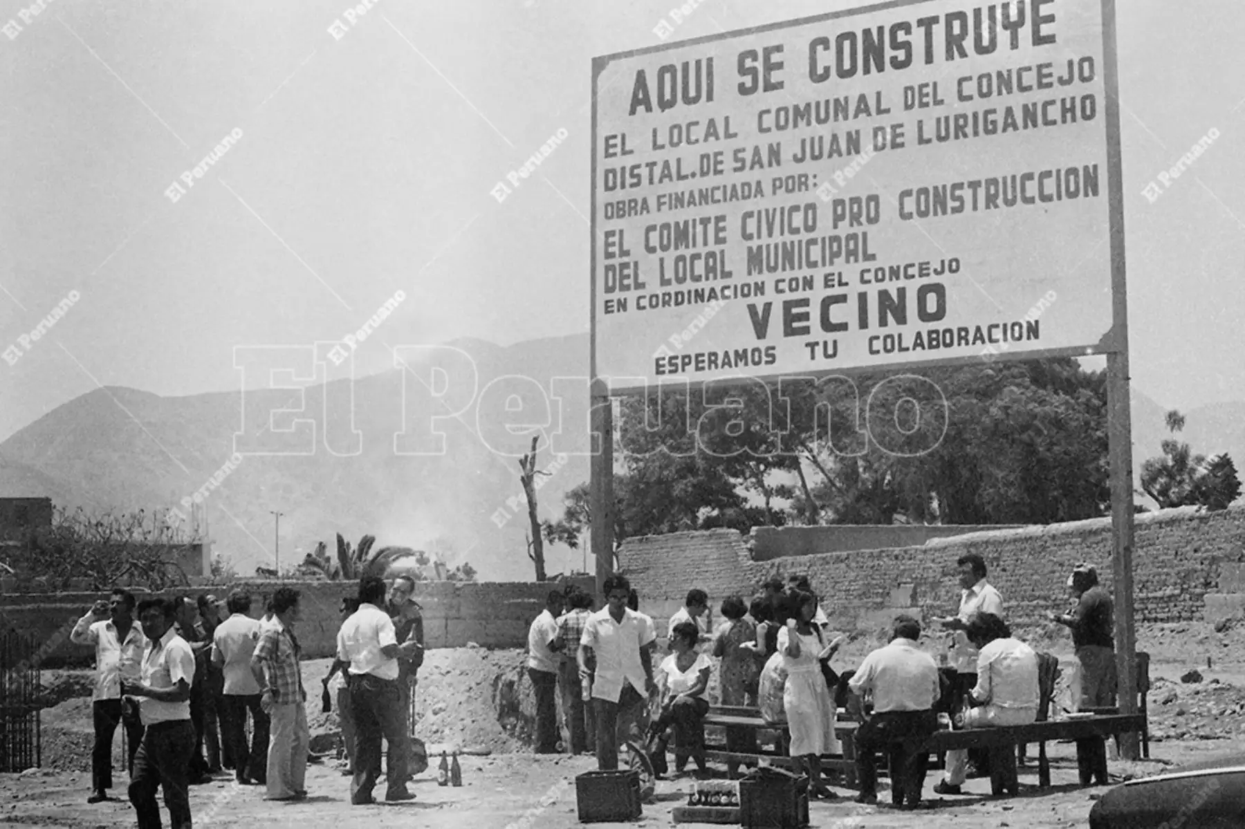 Lima - 26 enero 1979 / Actividad vecinal pro construcción del local comunal del Concejo de San Juan de Lurigancho. Foto: Archivo Histórico de El Peruano / Víctor Palomino