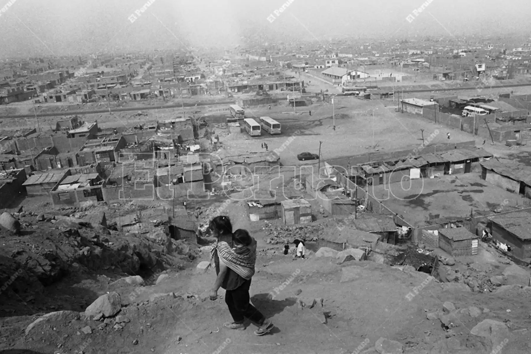 Lima - 19 junio 1995 / Asentamientos humanos de San Juan Lurigancho.  Foto: Archivo Histórico de El Peruano / Giovanna Zúñiga