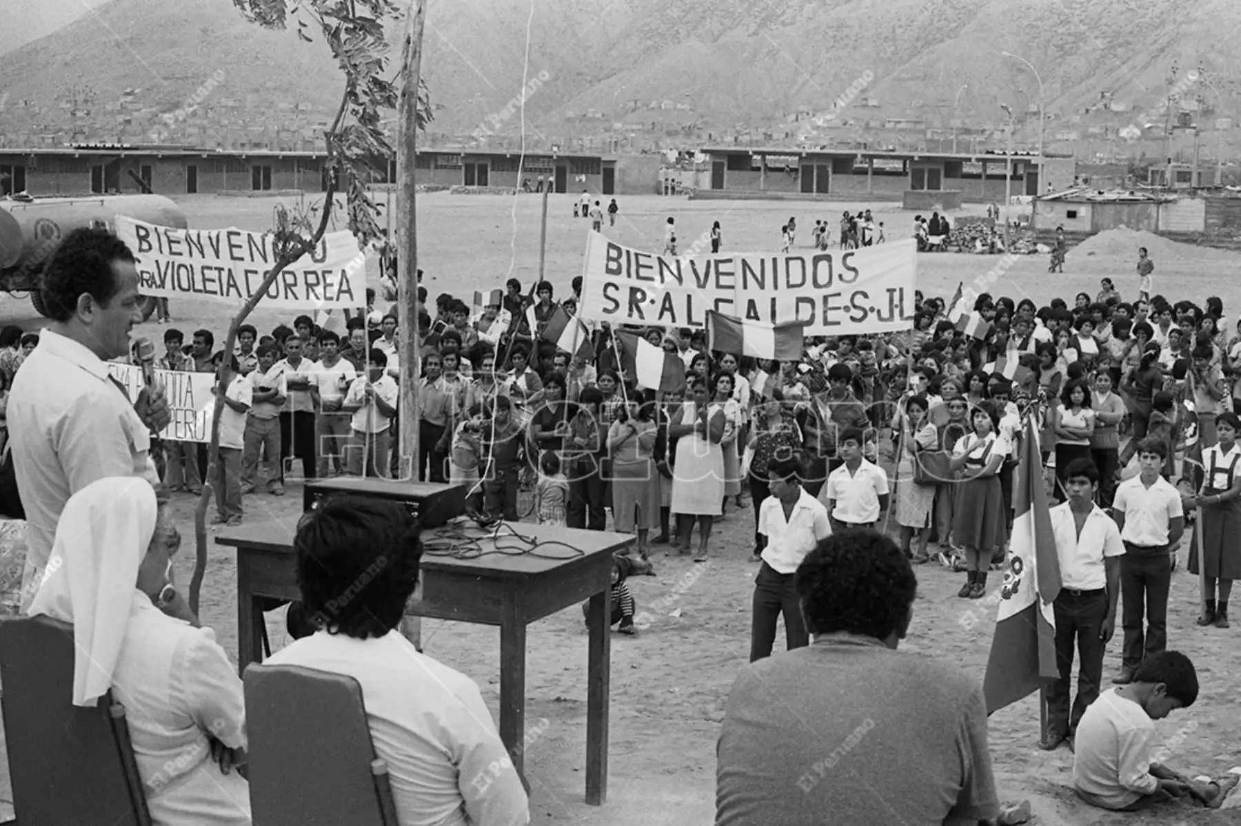 Lima - 21 mayo 1983 / Ricardo Reyes Dioses, alcalde de San Juan de Lurigancho, durante inauguración de obras en un asentamiento humano.  Foto: Archivo Histórico de El Peruano / Pavel Marrul