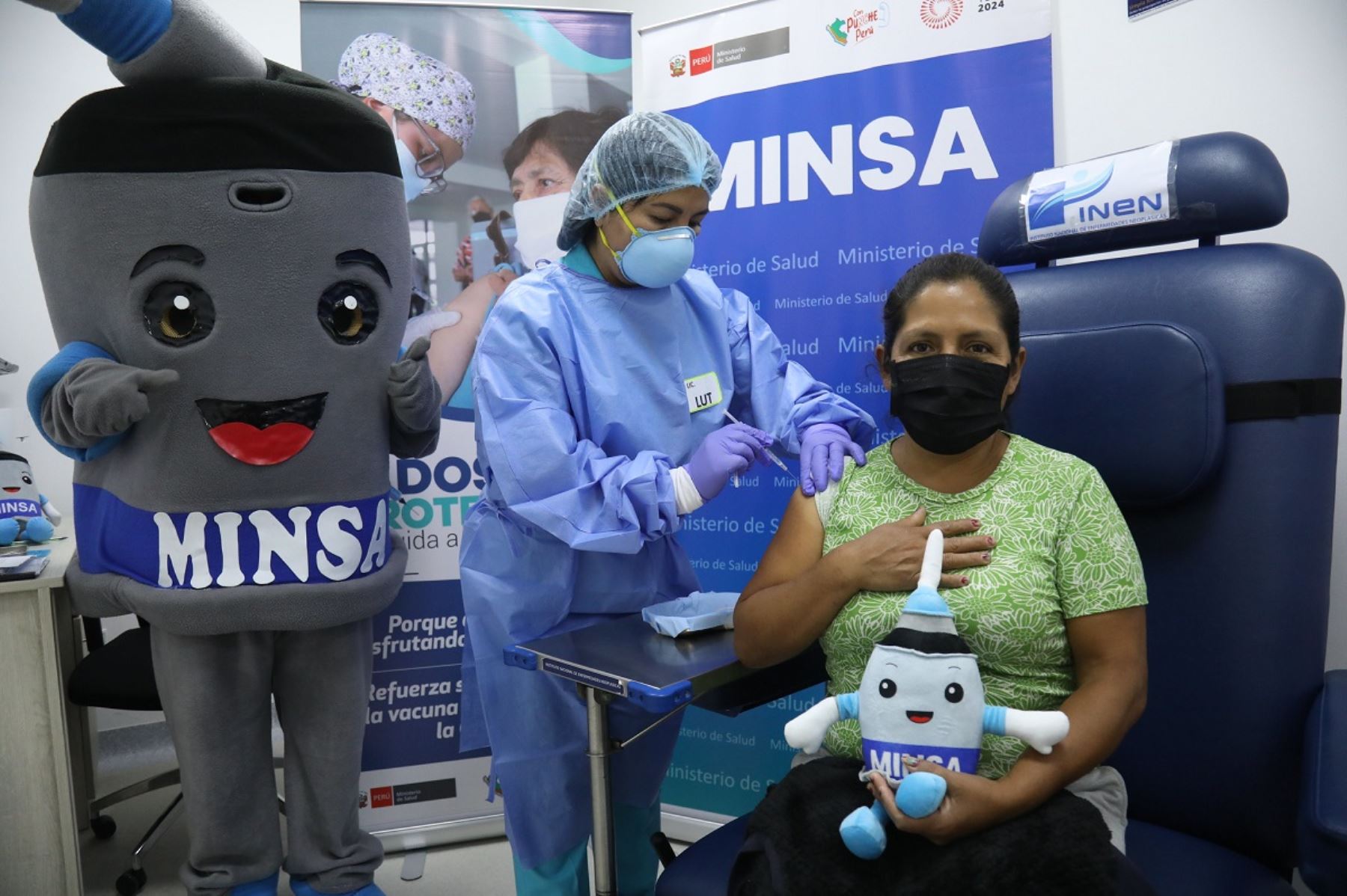 Ministerio de Salud fortalece vacunación contra el covid-19 a pacientes oncológicos. Foto: ANDINA/difusión.