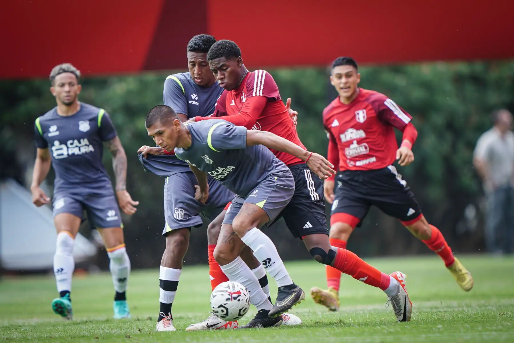 Partido de práctica jugado hoy entre la selección peruana de fútbol Sub 23 contra el  Atlético Grau. El encuentro terminó igualado sin goles.Foto: FPF