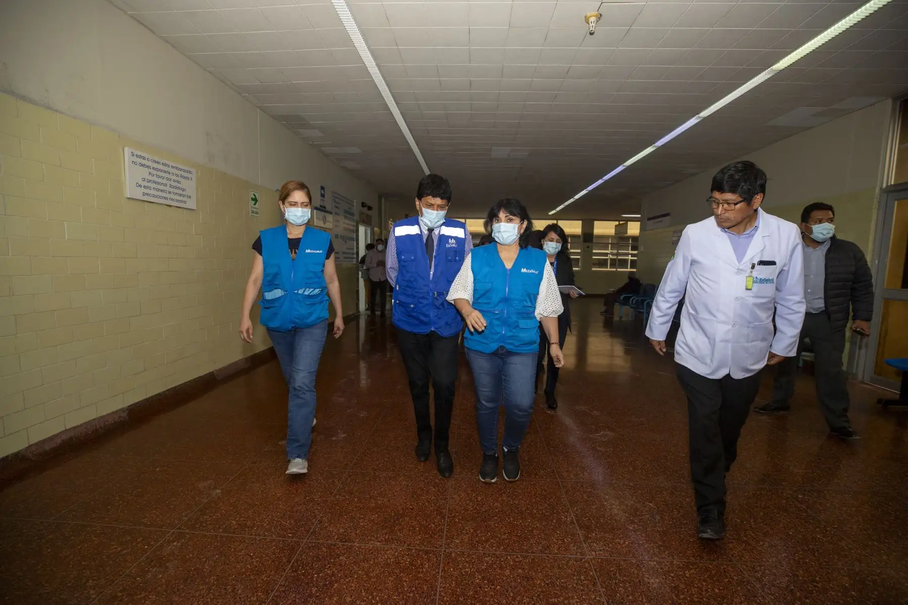 La Red Junín cuenta con un total de 22 establecimientos de salud en sus nueve provincias, además de la posta médica Cobriza, ubicada en el distrito de San Pedro de Coris, en Huancavelica. El 2023 realizó 574 310 consultas, 18 270 hospitalizaciones, 13 309 cirugías y bordeó las 200 mil atenciones por emergencia.Foto: EsSalud