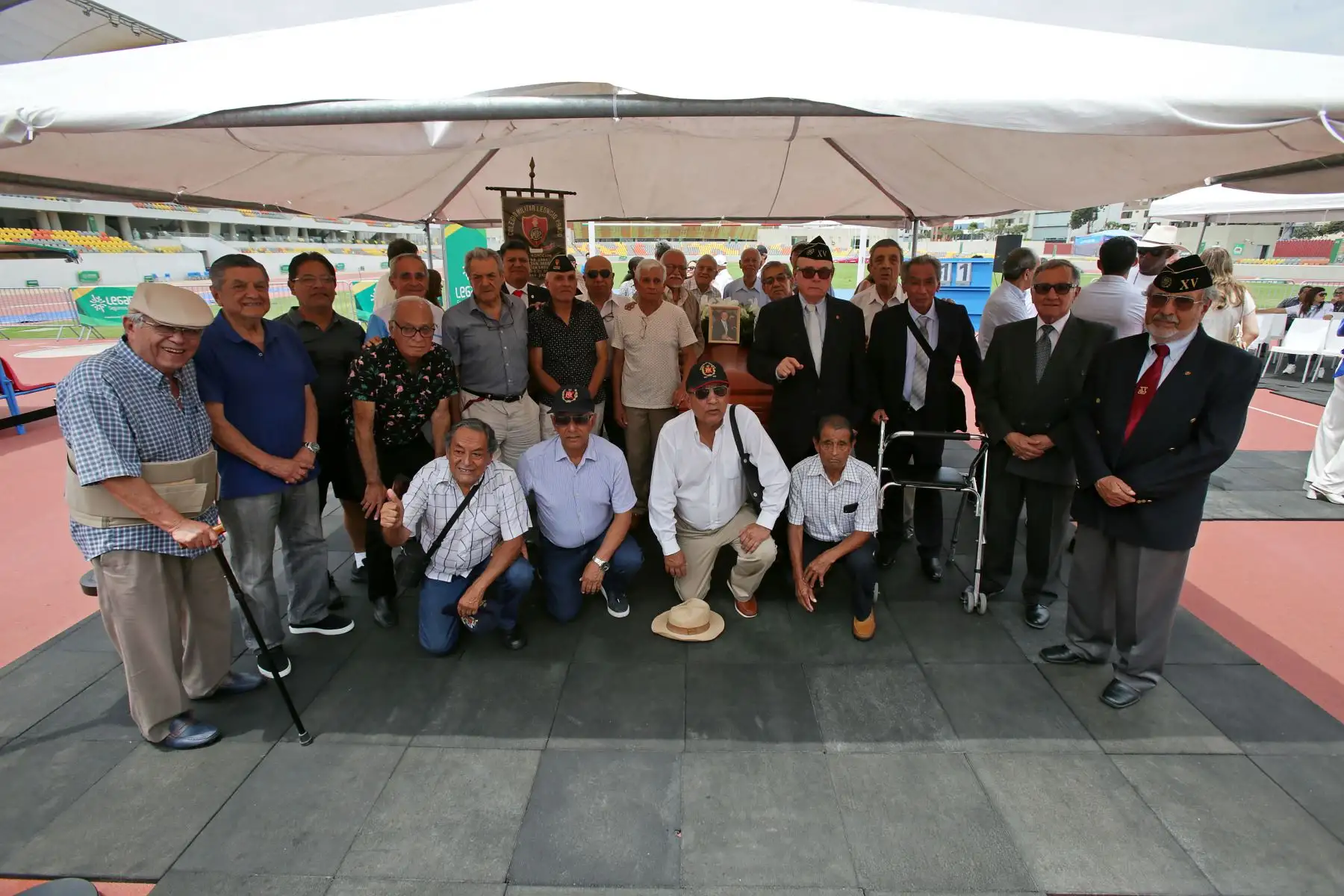 Familiares, amigos y personalidades del deporte participaron del último adiós a Roberto Abugattás, realizada en el único Estadio Atlético del país, el cual fue construido para los Juegos Panamericanos y Parapanamericanos Lima 2019. 
Foto: ANDINA/Legado