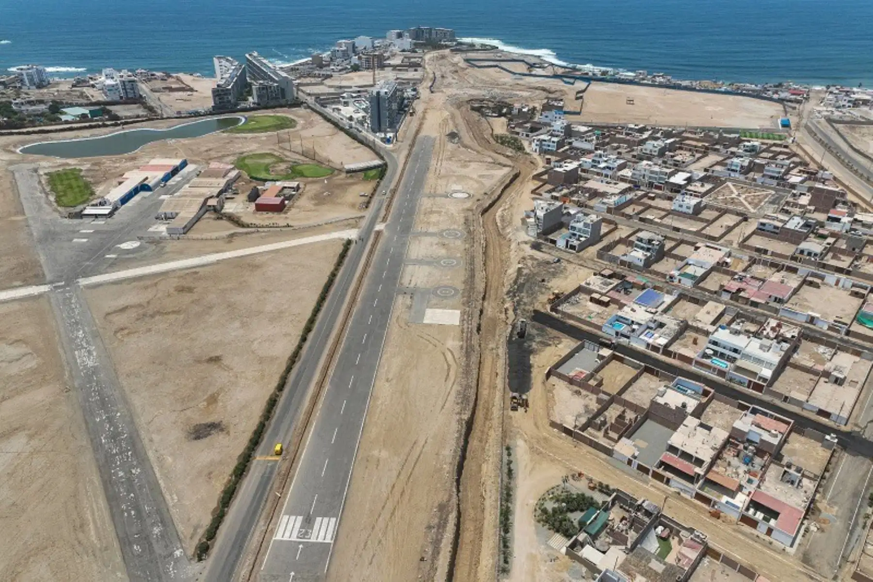 El Ministerio de Vivienda, Construcción y Saneamiento (MVCS) realiza trabajos de limpieza y descolmatación en los distritos Punta Negra y San Bartolo, como parte del plan de prevención y respuesta ante el fenómeno El Niño. Foto: ANDINA/ Difusión