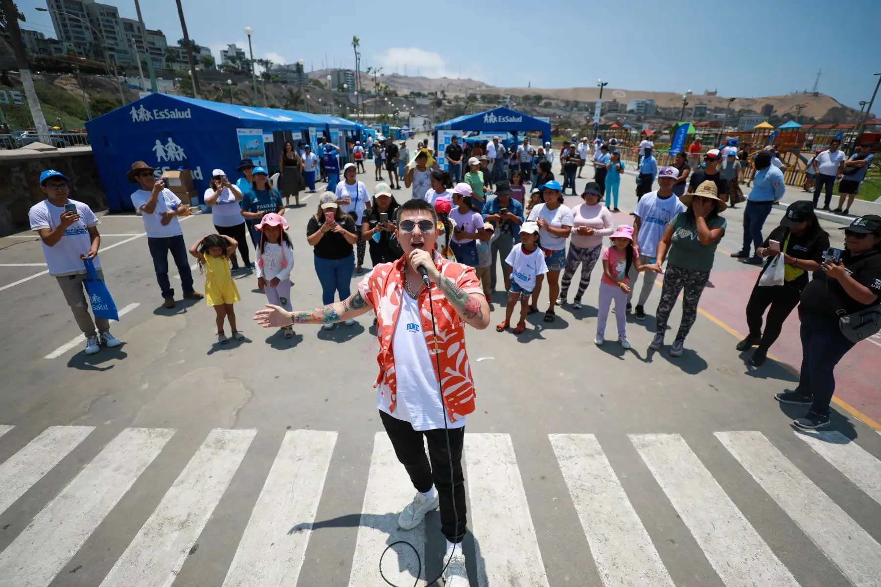 EsSalud promueve la campaña"  Verano Saludable"  en la playa Agua Dulce, donde veraneantes  tuvieron la oportunidad de vacunarse contra la covid-19 y  acceder de forma gratuita a los servicios de dermatología, oftalmología y más.
Foto: EsSalud