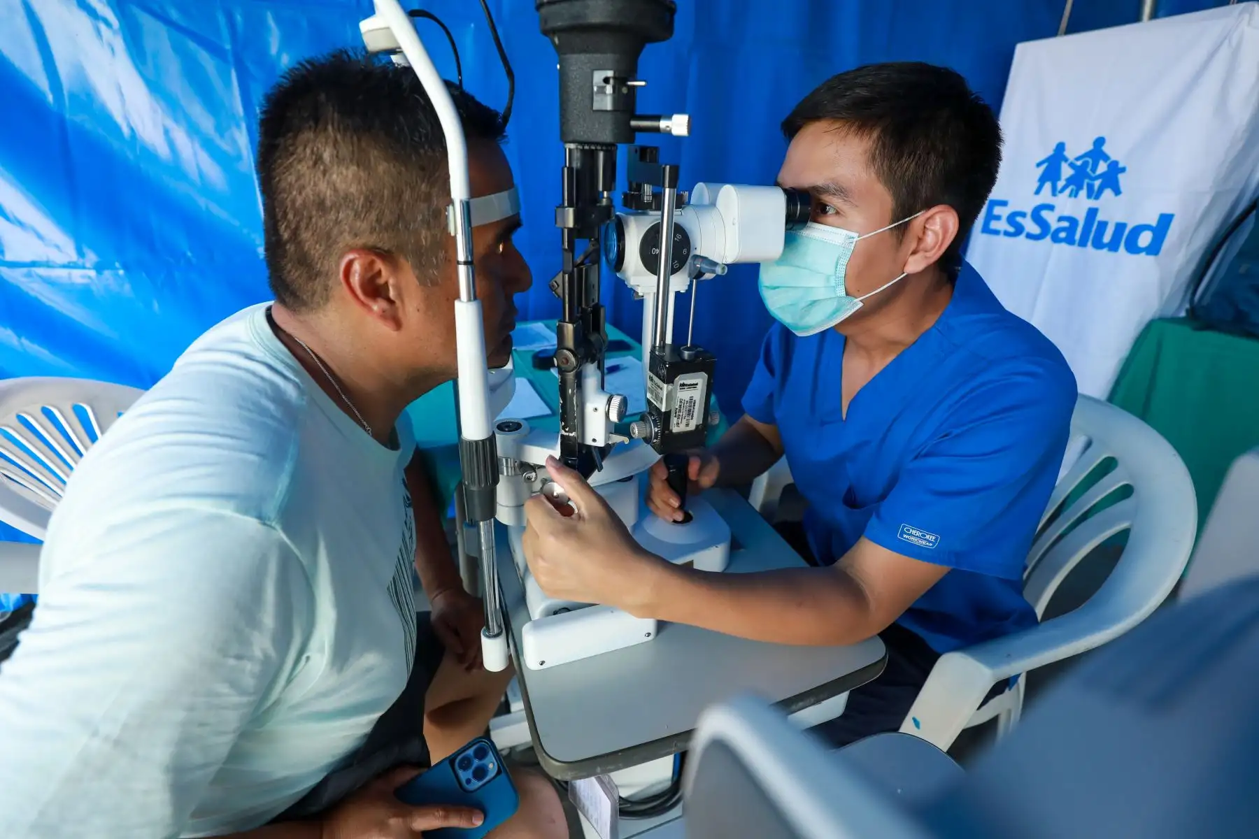 EsSalud promueve la campaña"  Verano Saludable"  en la playa Agua Dulce, donde veraneantes  tuvieron la oportunidad de vacunarse contra la covid-19 y  acceder de forma gratuita a los servicios de dermatología, oftalmología y más.
Foto: EsSalud