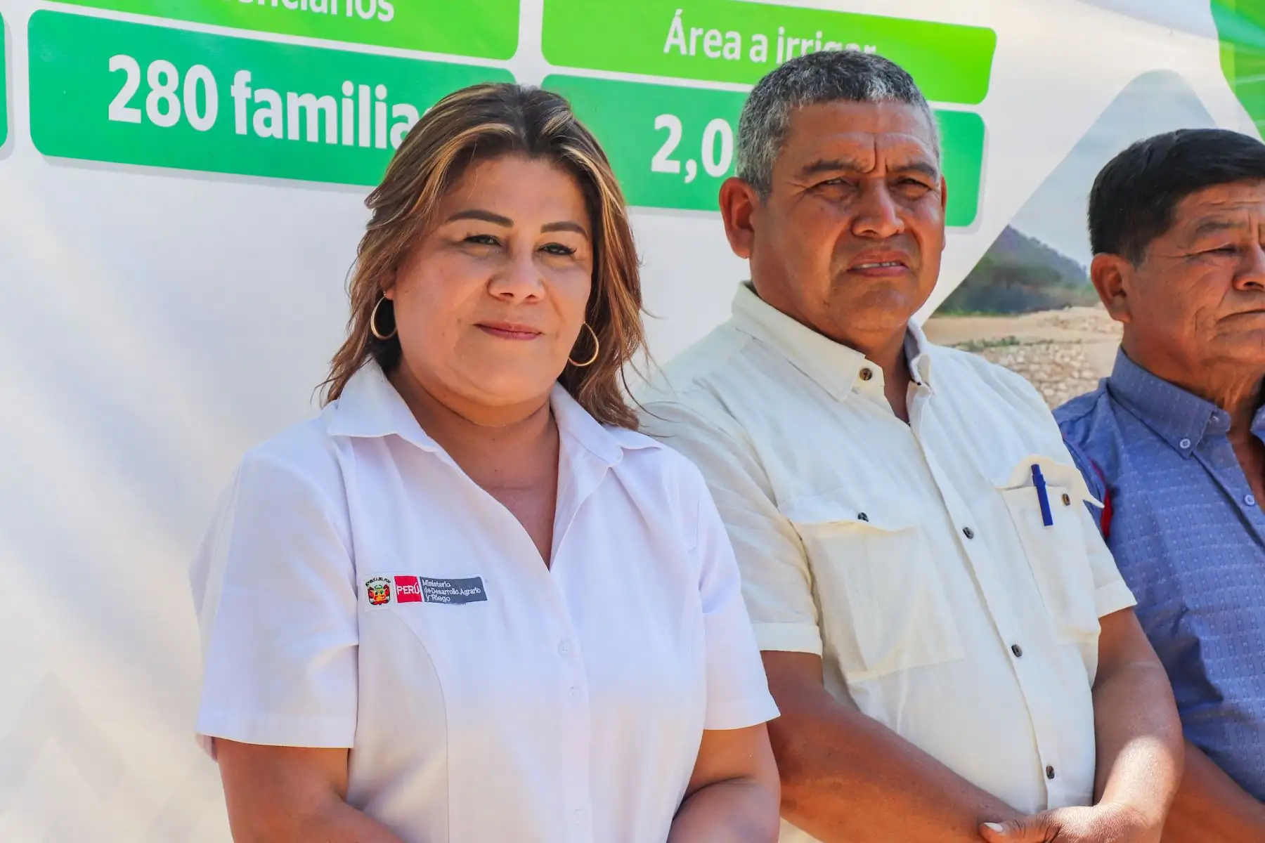 La actividad oficial estuvo liderada por la ministra de Desarrollo Agrario y Riego, Jennifer Contreras, quien manifestó que “Esta obra es un claro ejemplo de que, si se puede llevar a cabo la articulación de acciones con las municipalidades, Gobierno Regional y las Organizaciones de Usuarios de Agua. Trabajando unidos podremos enfrentar el Fenómeno El Niño”.
Foto: Midagri