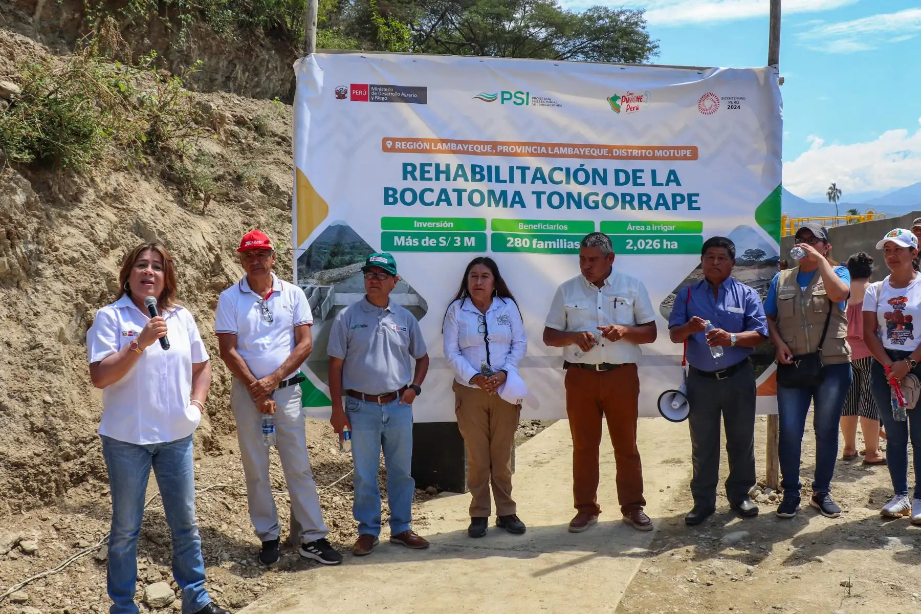 La actividad oficial estuvo liderada por la ministra de Desarrollo Agrario y Riego, Jennifer Contreras, quien manifestó que “Esta obra es un claro ejemplo de que, si se puede llevar a cabo la articulación de acciones con las municipalidades, Gobierno Regional y las Organizaciones de Usuarios de Agua. Trabajando unidos podremos enfrentar el Fenómeno El Niño”.