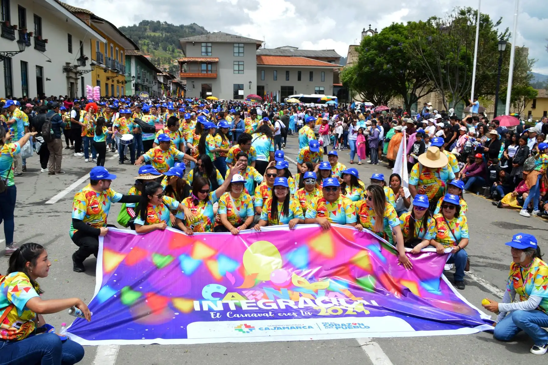 Hoy se inició el tradicional carnaval de Cajamarca con un estrepitoso bando en el que participaron instituciones públicas, privadas y delegaciones de diversos barrios que recorrieron las principales calles del centro histórico.
Foto: cortesía Eduard Lozano Julca