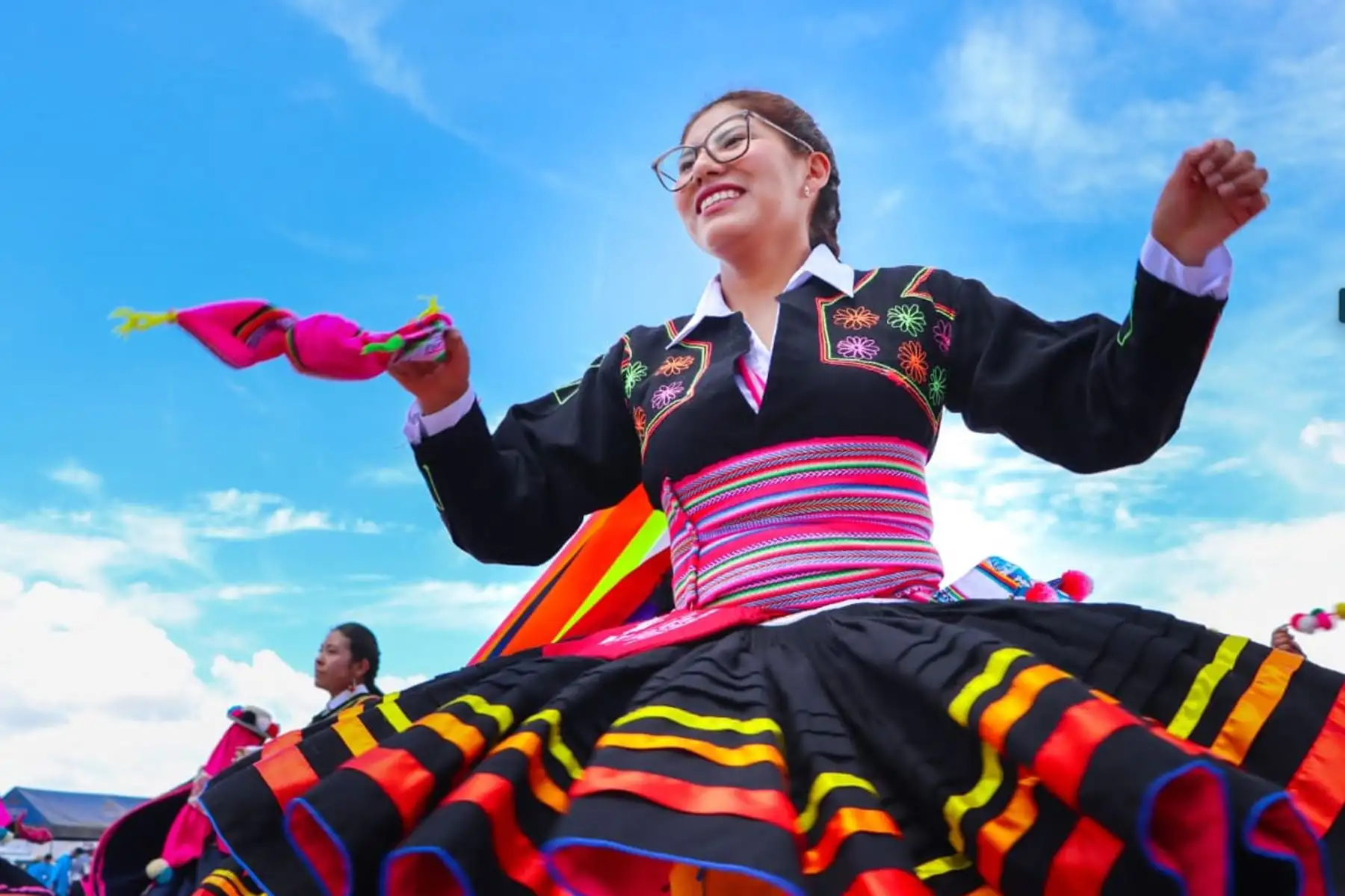 El lanzamiento oficial de los carnavales de Juliaca 2024, se realizó hoy en el anfiteatro del Cerro Huayna Roque. El evento contó con la participación de diversas agrupaciones afiliadas a la Federación de Arte y Cultura (FAC) de Juliaca, quienes, ataviadas con trajes de luces, originarios mostraron la riqueza cultural de la región.
Foto: ANDINA/ Difusión