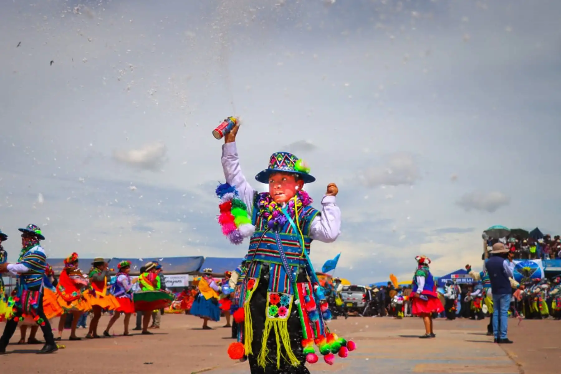 El lanzamiento oficial de los carnavales de Juliaca 2024, se realizó hoy en el anfiteatro del Cerro Huayna Roque. El evento contó con la participación de diversas agrupaciones afiliadas a la Federación de Arte y Cultura (FAC) de Juliaca, quienes, ataviadas con trajes de luces, originarios mostraron la riqueza cultural de la región.
Foto: ANDINA/ Difusión