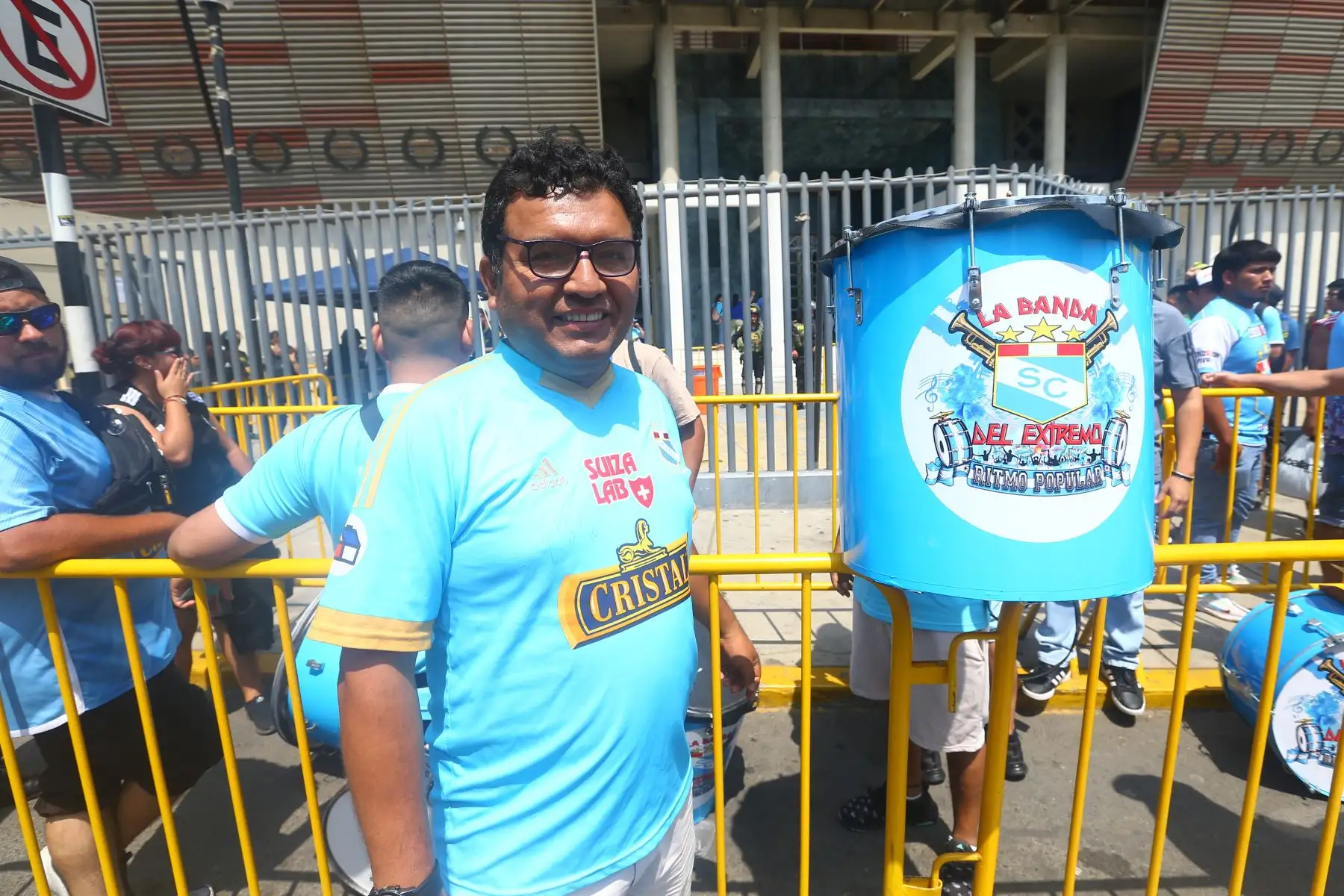 Imágenes previas a la presentación oficial de Sporting Cristal para la temporada 2024,en la denominada " Tarde Celeste" que se realiza en  el estadio Nacional. Foto: ANDINA/ Eddy Ramos