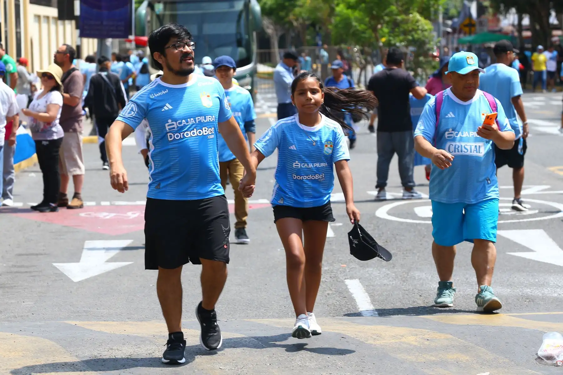 Imágenes previas a la presentación oficial de Sporting Cristal para la temporada 2024,en la denominada " Tarde Celeste" que se realiza en  el estadio Nacional. Foto: ANDINA/ Eddy Ramos