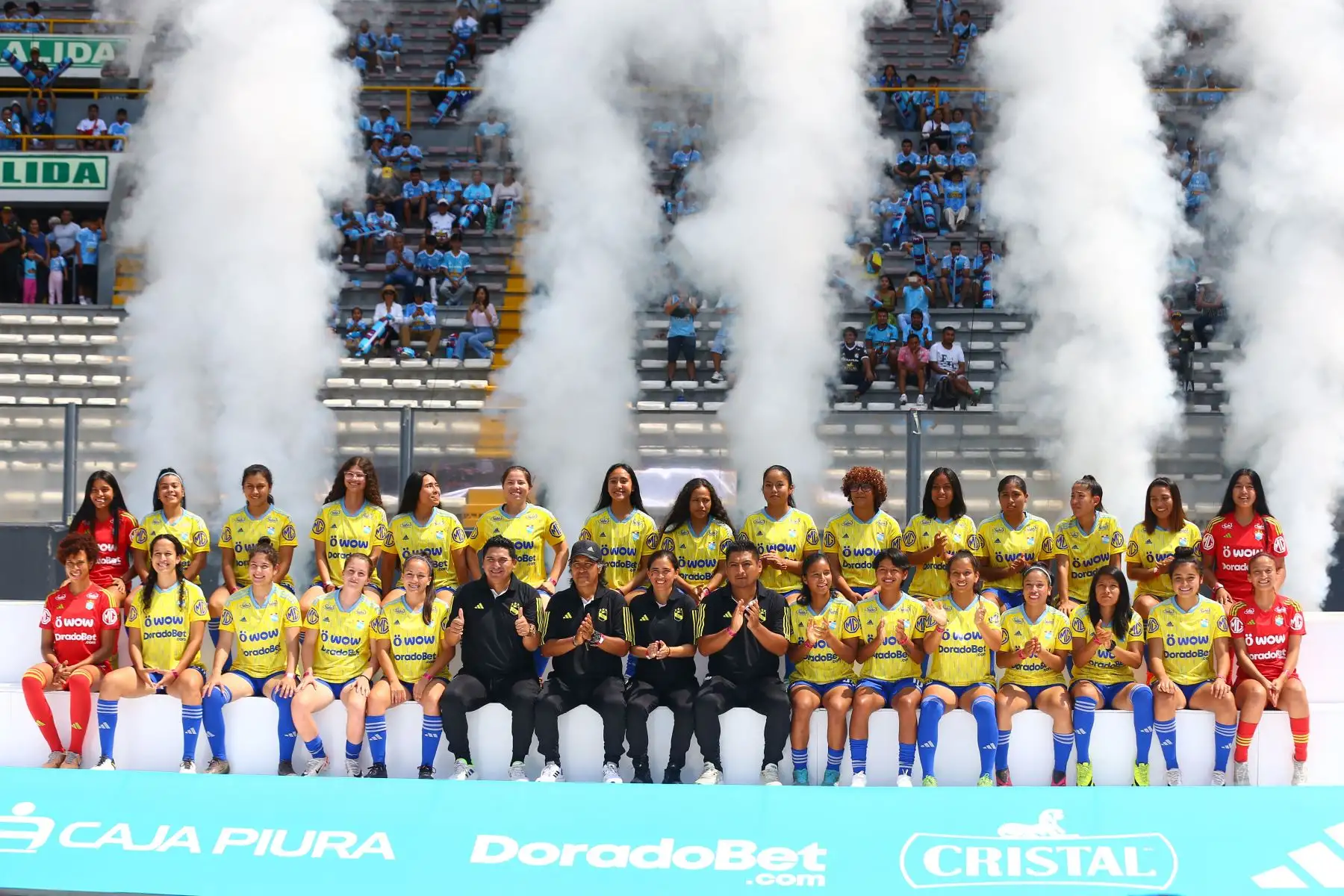 Imágenes previas a la presentación oficial de Sporting Cristal para la temporada 2024,en la denominada " Tarde Celeste" que se realiza en  el estadio Nacional. Foto: ANDINA/ Eddy Ramos
