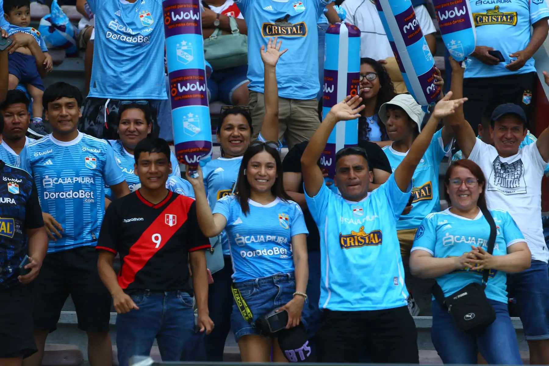 Imágenes previas a la presentación oficial de Sporting Cristal para la temporada 2024,en la denominada " Tarde Celeste" que se realiza en  el estadio Nacional. Foto: ANDINA/ Eddy Ramos