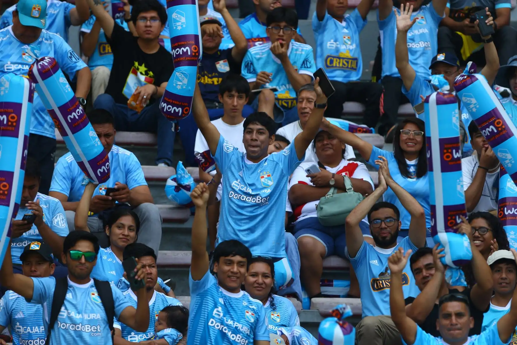 Imágenes previas a la presentación oficial de Sporting Cristal para la temporada 2024,en la denominada " Tarde Celeste" que se realiza en  el estadio Nacional. Foto: ANDINA/ Eddy Ramos