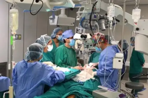 INEN: realizan microcirugía reconstructiva compleja en paciente con cáncer de tiroides. Foto: ANDINA/Difusión.
