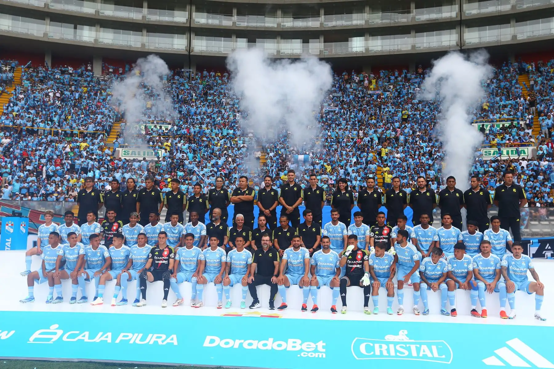 Sporting Cristal  anuncia  la denominada " Tarde Celeste" ,  para presentar a su plantel de jugadores con el que afrontará la presente temporada 2024 en un partido amistoso ante la Universidad Católica de Chile  como primera prueba  del equipo "celeste" dirigido por el brasileño Enderson Moreira.
Foto: ANDINA/Eddy Ramos