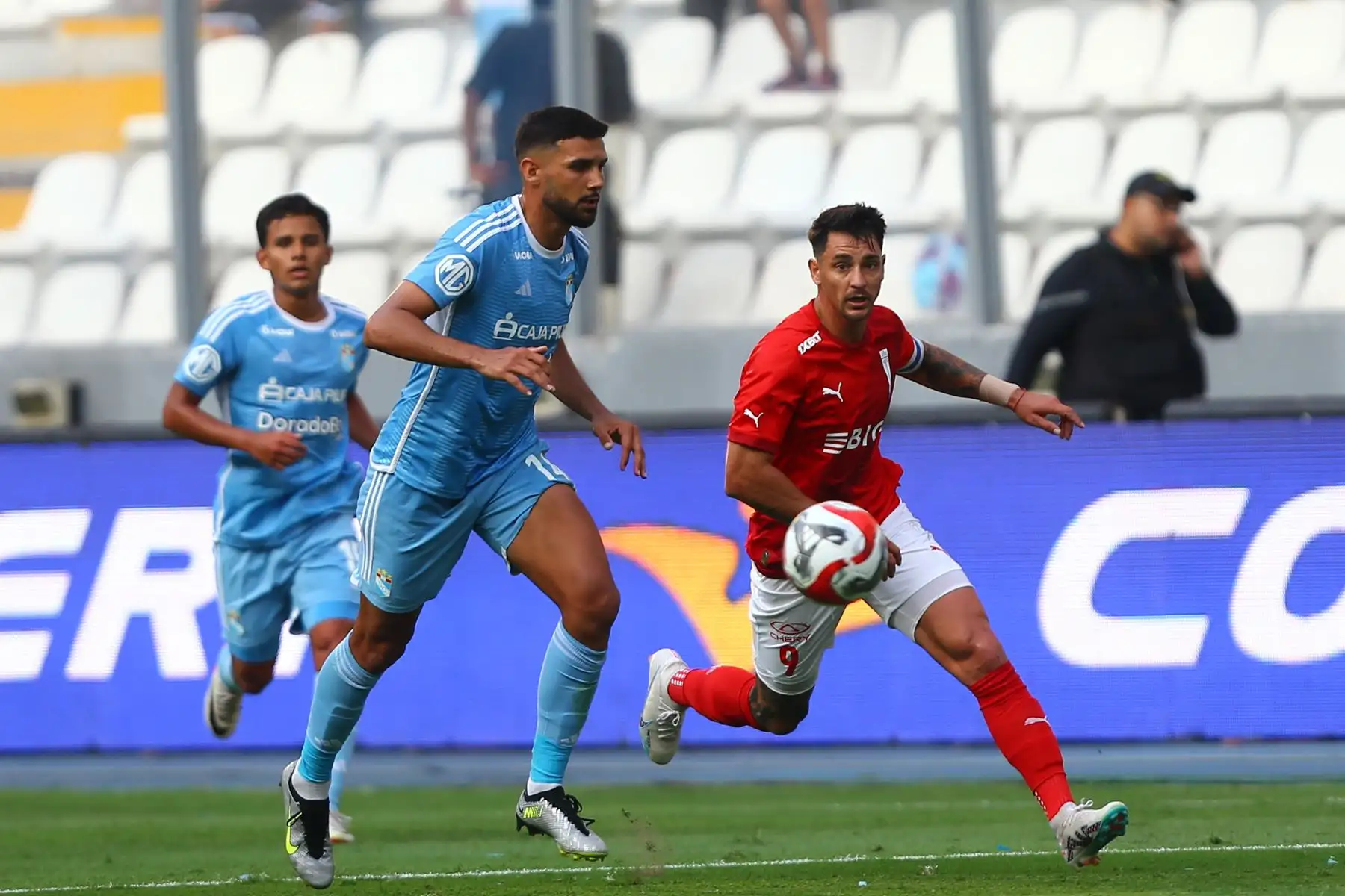 Sporting Cristal  anuncia  la denominada " Tarde Celeste" ,  para presentar a su plantel de jugadores con el que afrontará la presente temporada 2024 en un partido amistoso ante la Universidad Católica de Chile  como primera prueba  del equipo "celeste" dirigido por el brasileño Enderson Moreira.
Foto: ANDINA/Eddy Ramos