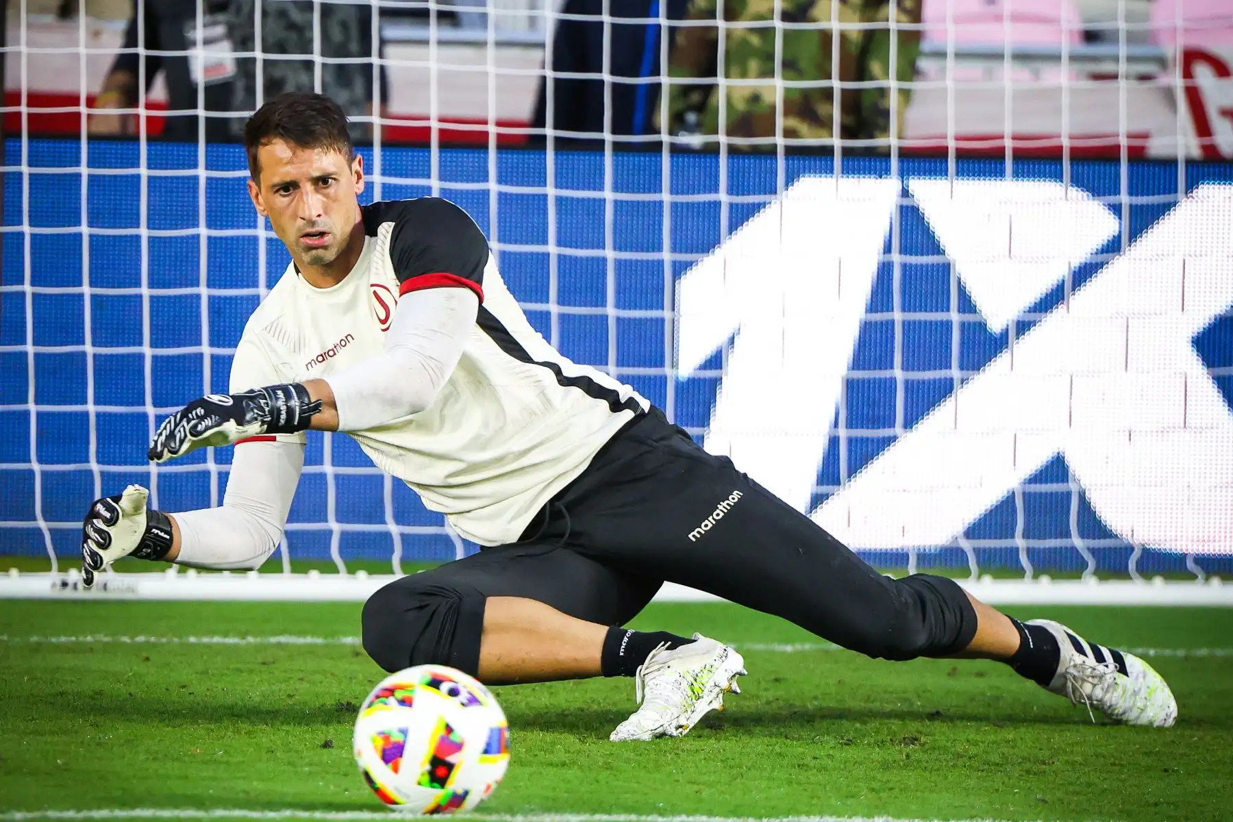Universitario de Deportes disputa su primer partido internacional de preparación del año al enfrentarse a Atlético Nacional de Colombia en el DRV PNK Stadium de Miami con un duelo de pronostico reservado entre peruanos y colombianos. En la Sebastián Britos.
Foto: Universitario de Deportes