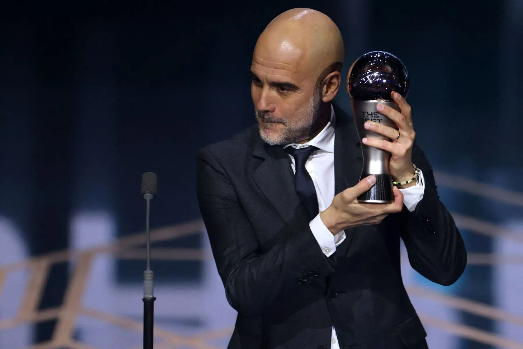 El entrenador del Manchester City, Pep Guardiola, recibe el premio al Mejor Entrenador Masculino de la FIFA durante la ceremonia de los Best FIFA Football Awards 2023 en Londres el 15 de enero de 2024.´
Foto:AFP