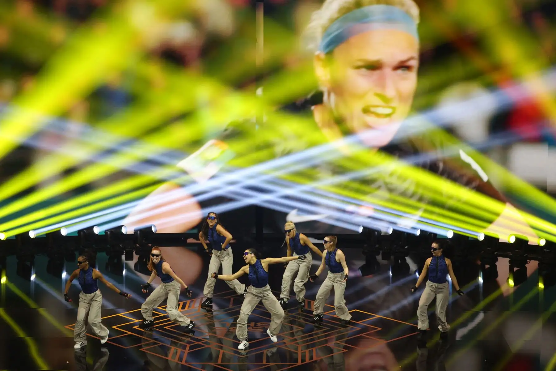 Los bailarines actúan en el escenario durante la ceremonia de los Best FIFA Football Awards 2023 en Londres el 15 de enero de 2024.
Foto:AFP