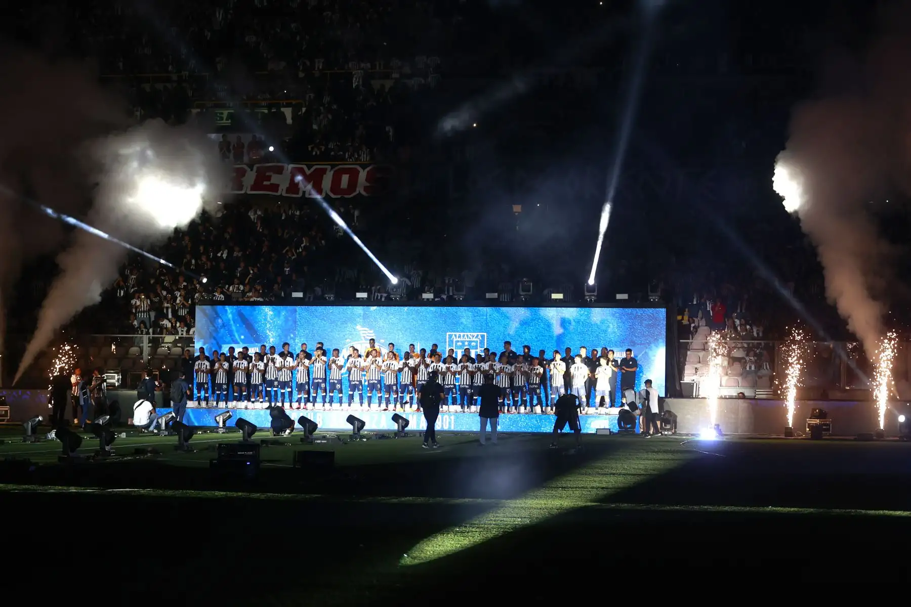 Alianza Lima presenta su plantel 2024 en el Estadio Nacional en tradicional Noche Blanquiazul Foto: ANDINA/Vidal Tarqui