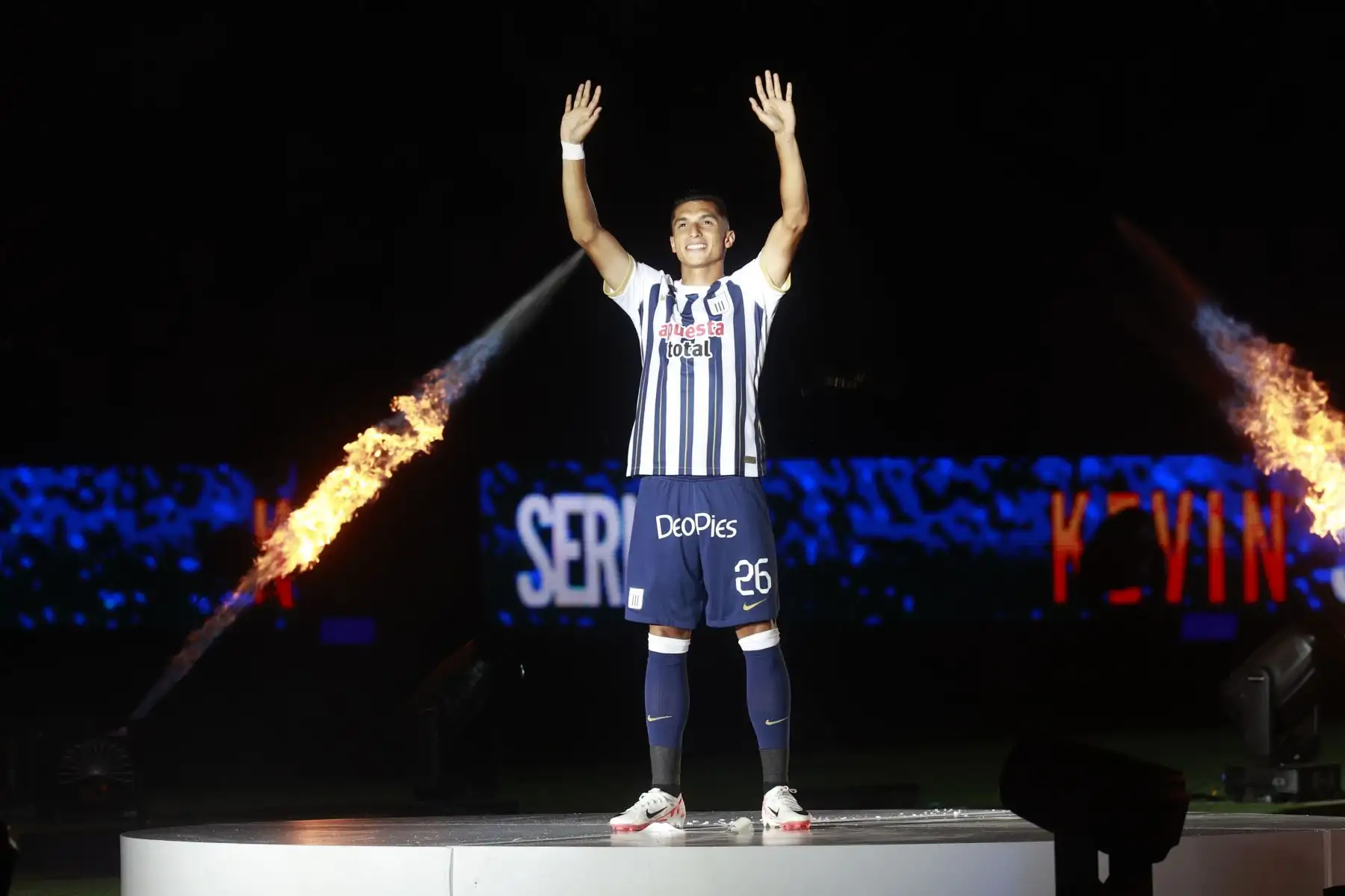 Alianza Lima presenta su plantel 2024 en el Estadio Nacional en tradicional Noche Blanquiazul Foto: ANDINA/Vidal Tarqui