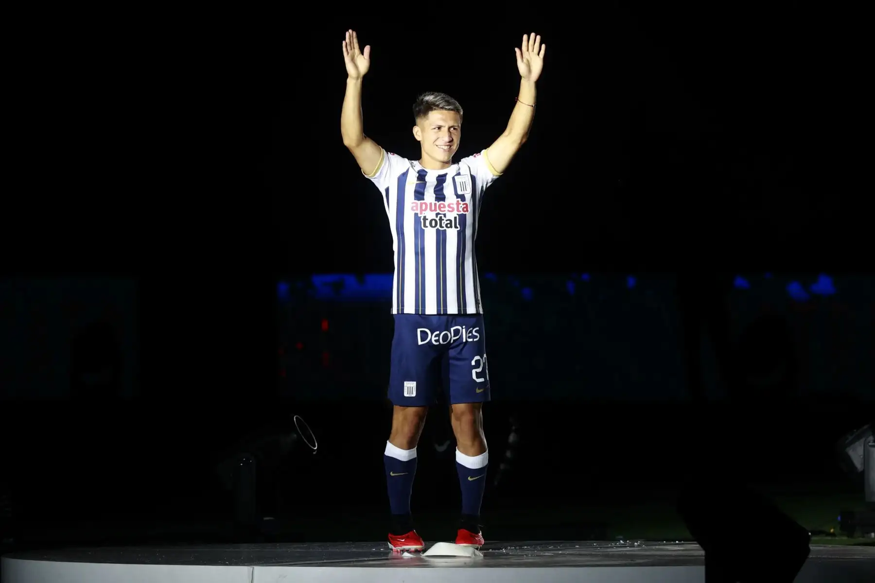 Alianza Lima presenta su plantel 2024 en el Estadio Nacional en tradicional Noche Blanquiazul Foto: ANDINA/Vidal Tarqui
