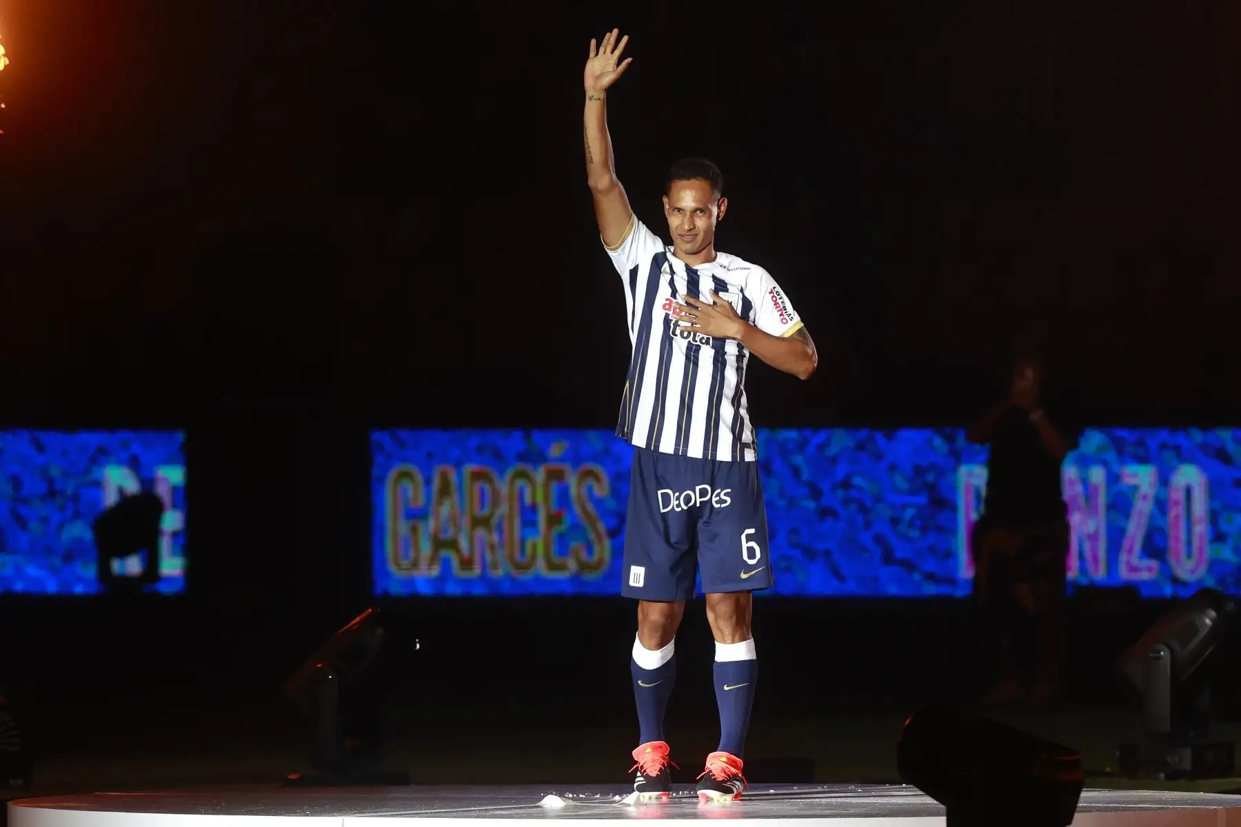Alianza Lima presenta su plantel 2024 en el Estadio Nacional en tradicional Noche Blanquiazul Foto: ANDINA/Vidal Tarqui