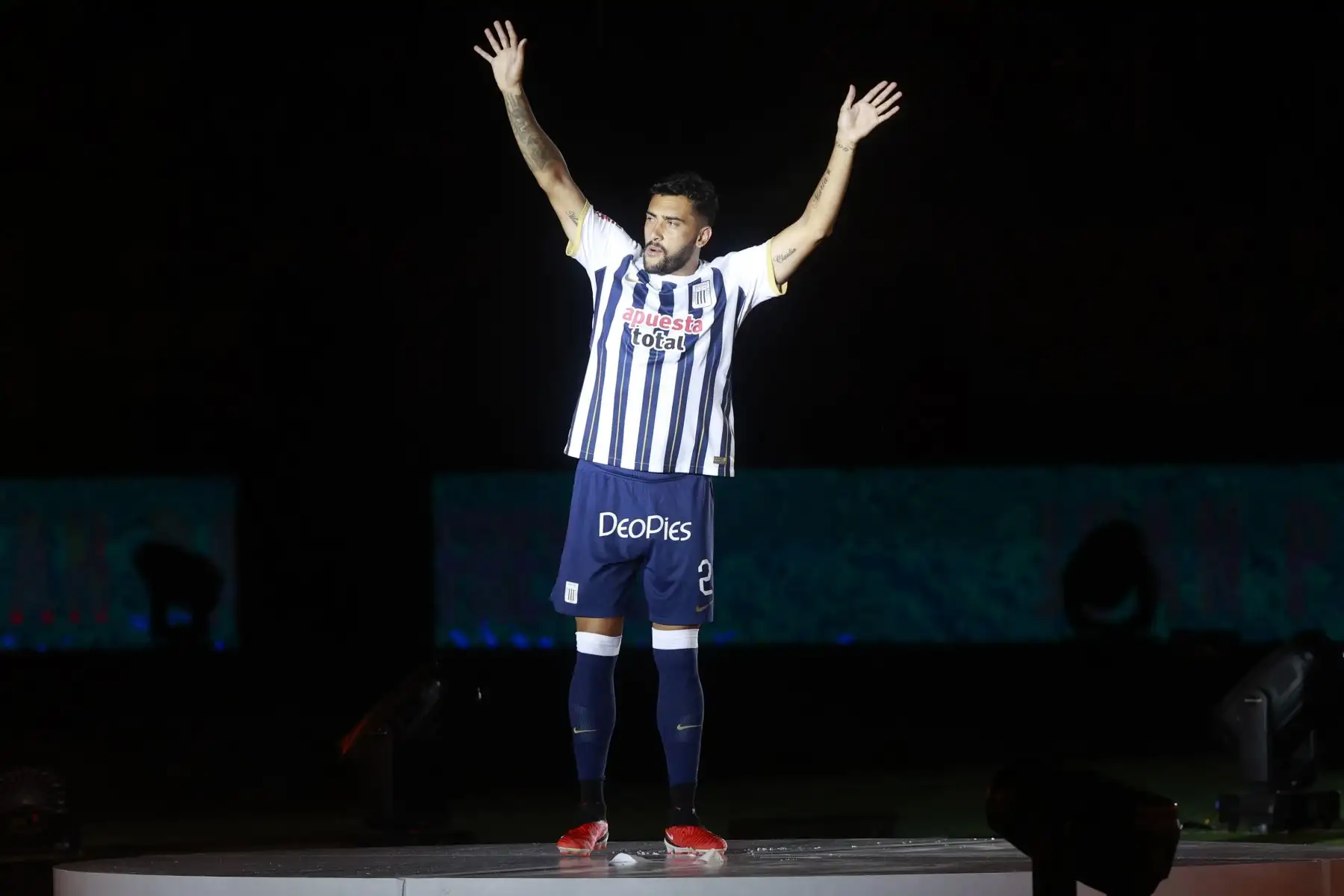 Alianza Lima presenta su plantel 2024 en el Estadio Nacional en tradicional Noche Blanquiazul Foto: ANDINA/Vidal Tarqui