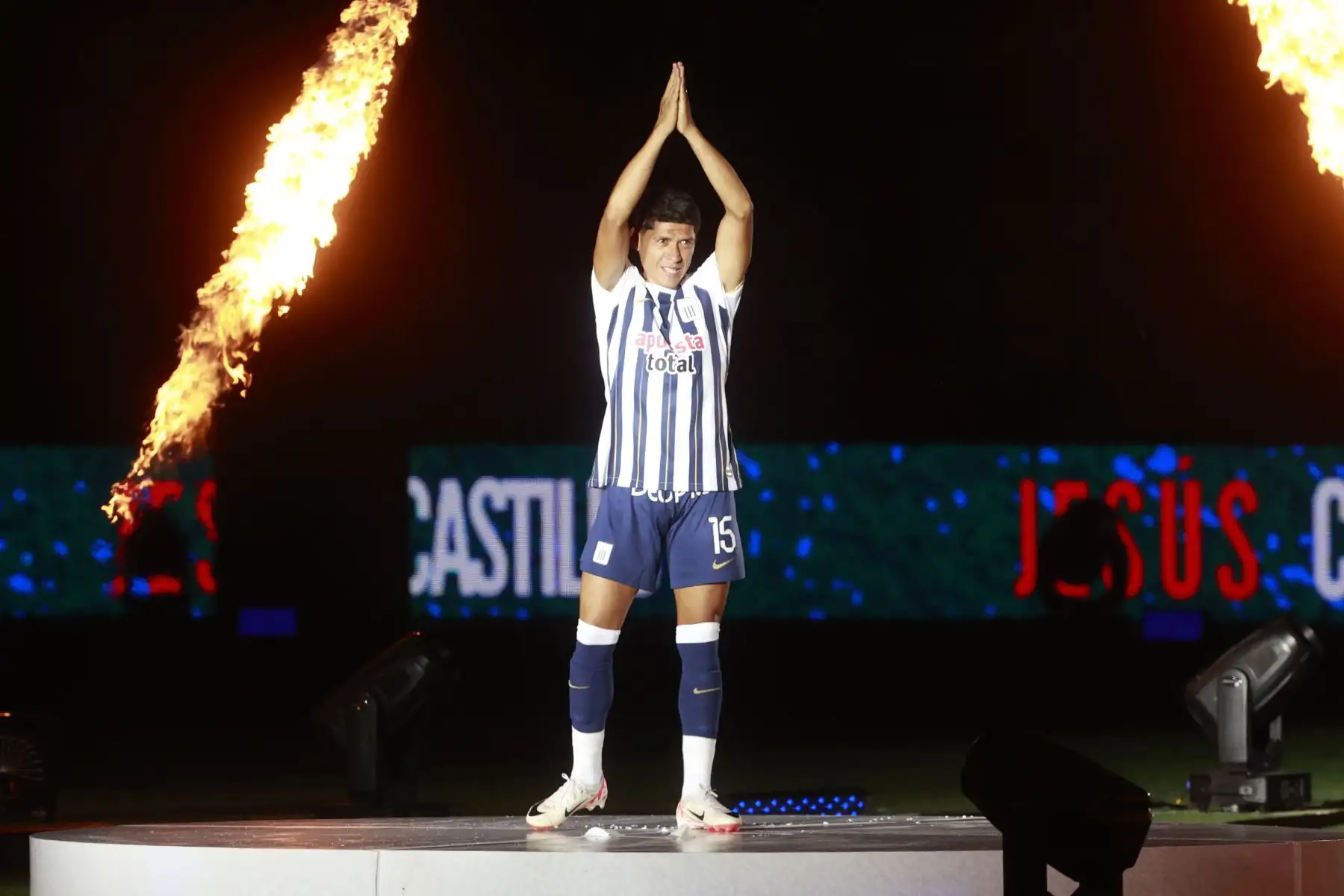Alianza Lima presenta su plantel 2024 en el Estadio Nacional en tradicional Noche Blanquiazul Foto: ANDINA/Vidal Tarqui