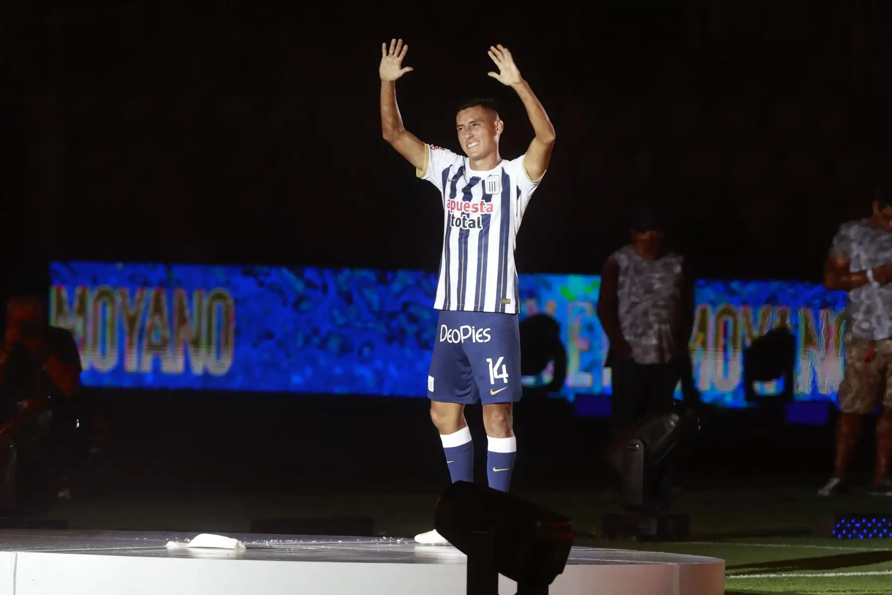 Alianza Lima presenta su plantel 2024 en el Estadio Nacional en tradicional Noche Blanquiazul Foto: ANDINA/Vidal Tarqui