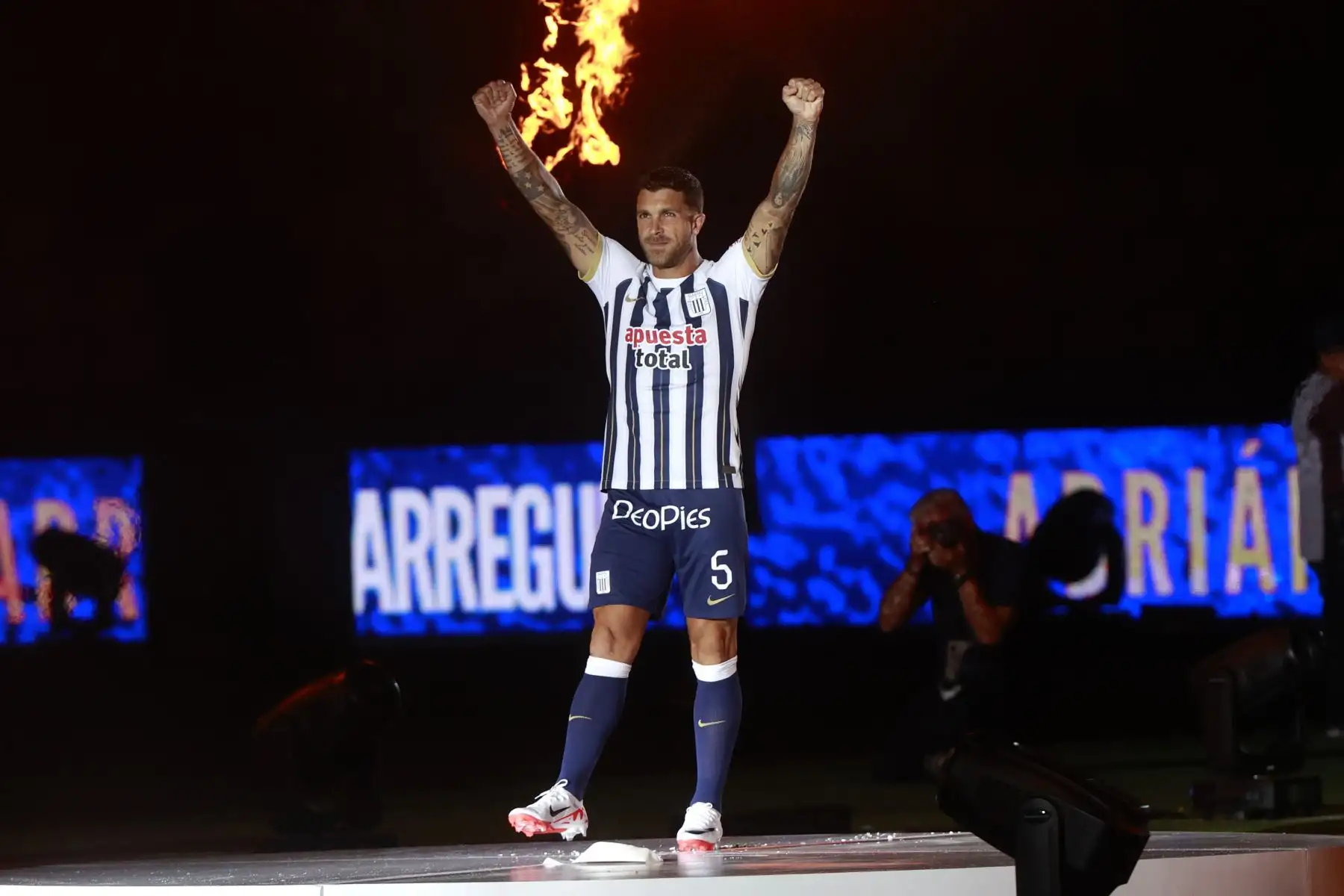 Alianza Lima presenta su plantel 2024 en el Estadio Nacional en tradicional Noche Blanquiazul Foto: ANDINA/Vidal Tarqui