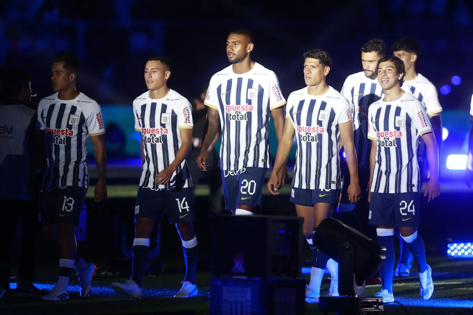 Alianza Lima presenta su plantel 2024 en el Estadio Nacional en tradicional Noche Blanquiazul Foto: ANDINA/Vidal Tarqui