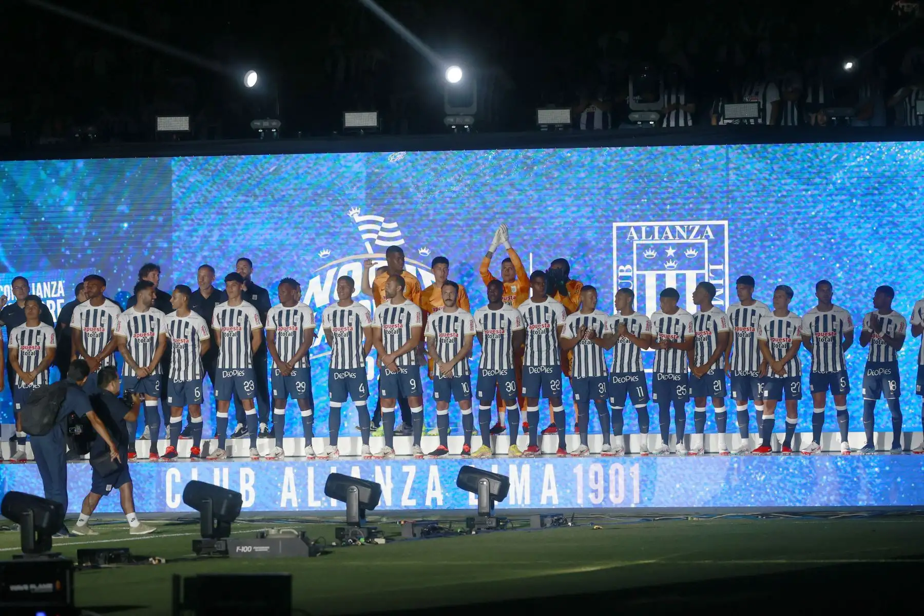 Alianza Lima presenta su plantel 2024 en el Estadio Nacional en tradicional Noche Blanquiazul Foto: ANDINA/Vidal Tarqui