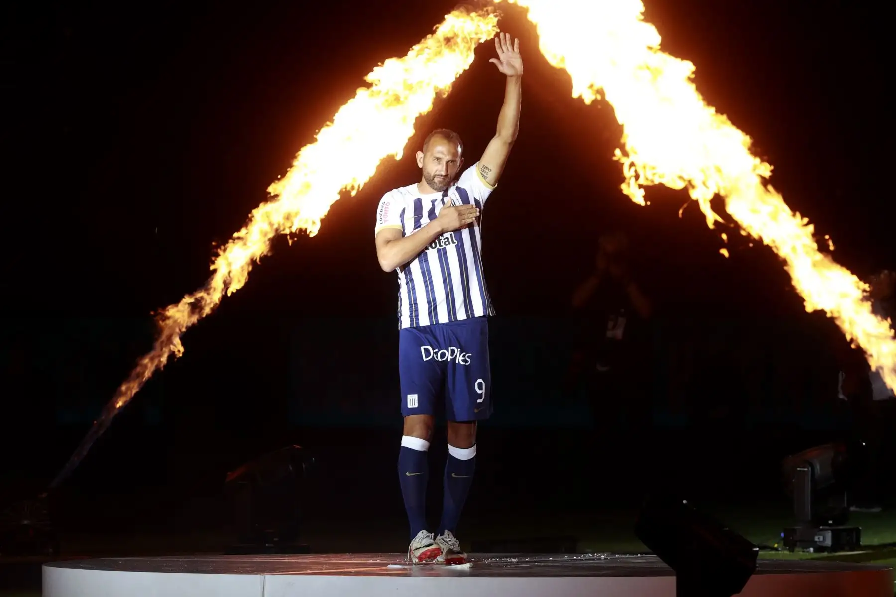 Alianza Lima presenta su plantel 2024 en el Estadio Nacional en tradicional Noche Blanquiazul Foto: ANDINA/Vidal Tarqui