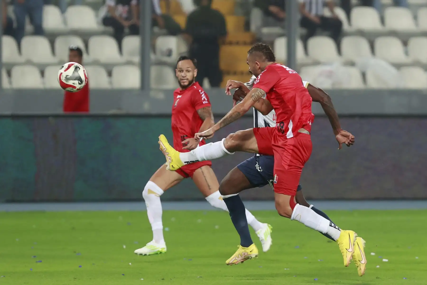 Alianza Lima se enfrenta al Once Caldas de Colombia en encuentro amistoso de  la noche blanquiazul en el Estadio Nacional Foto: ANDINA/Vidal Tarqui