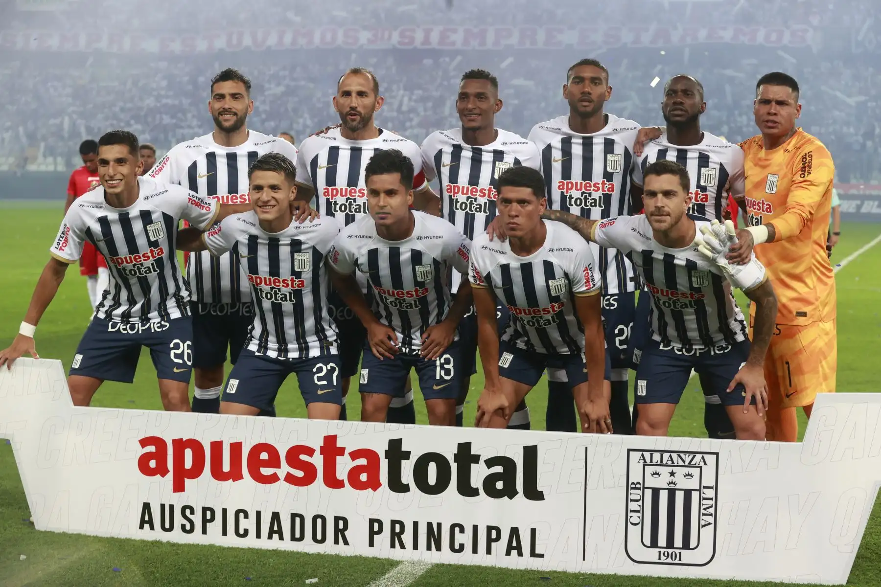 Alianza Lima se enfrenta al Once Caldas de Colombia en encuentro amistoso de  la noche blanquiazul en el Estadio Nacional Foto: ANDINA/Vidal Tarqui
