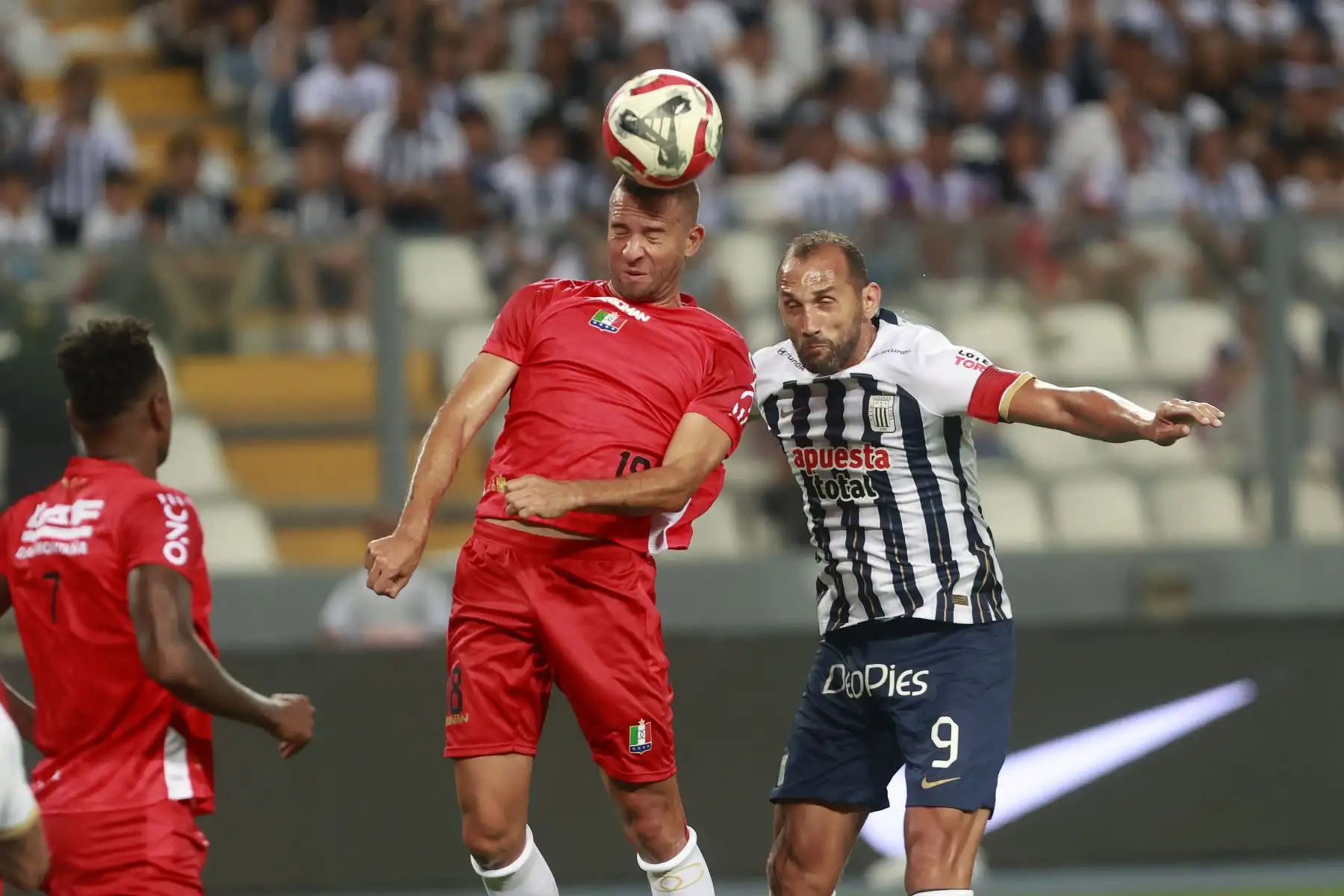 Alianza Lima se enfrenta al Once Caldas de Colombia en encuentro amistoso de  la noche blanquiazul en el Estadio Nacional Foto: ANDINA/Vidal Tarqui