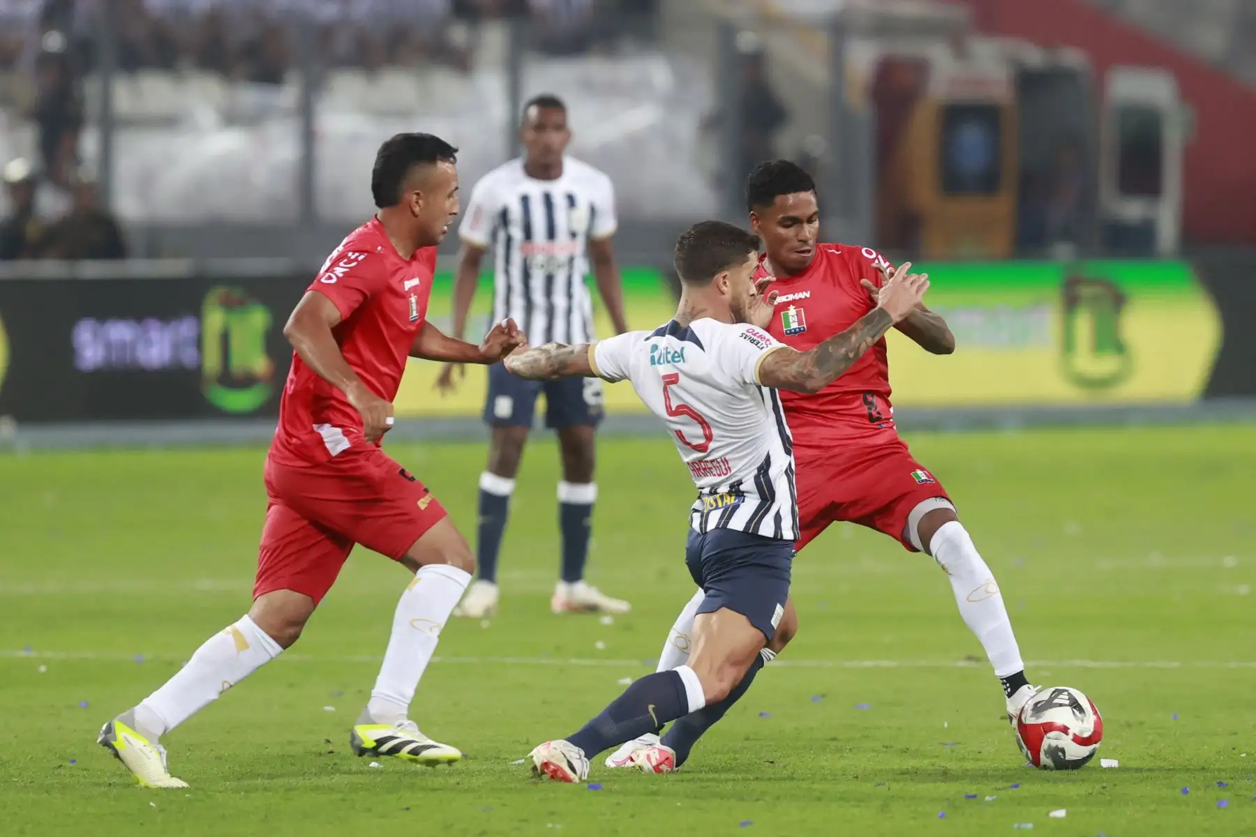 Alianza Lima se enfrenta al Once Caldas de Colombia en encuentro amistoso de  la noche blanquiazul en el Estadio Nacional Foto: ANDINA/Vidal Tarqui