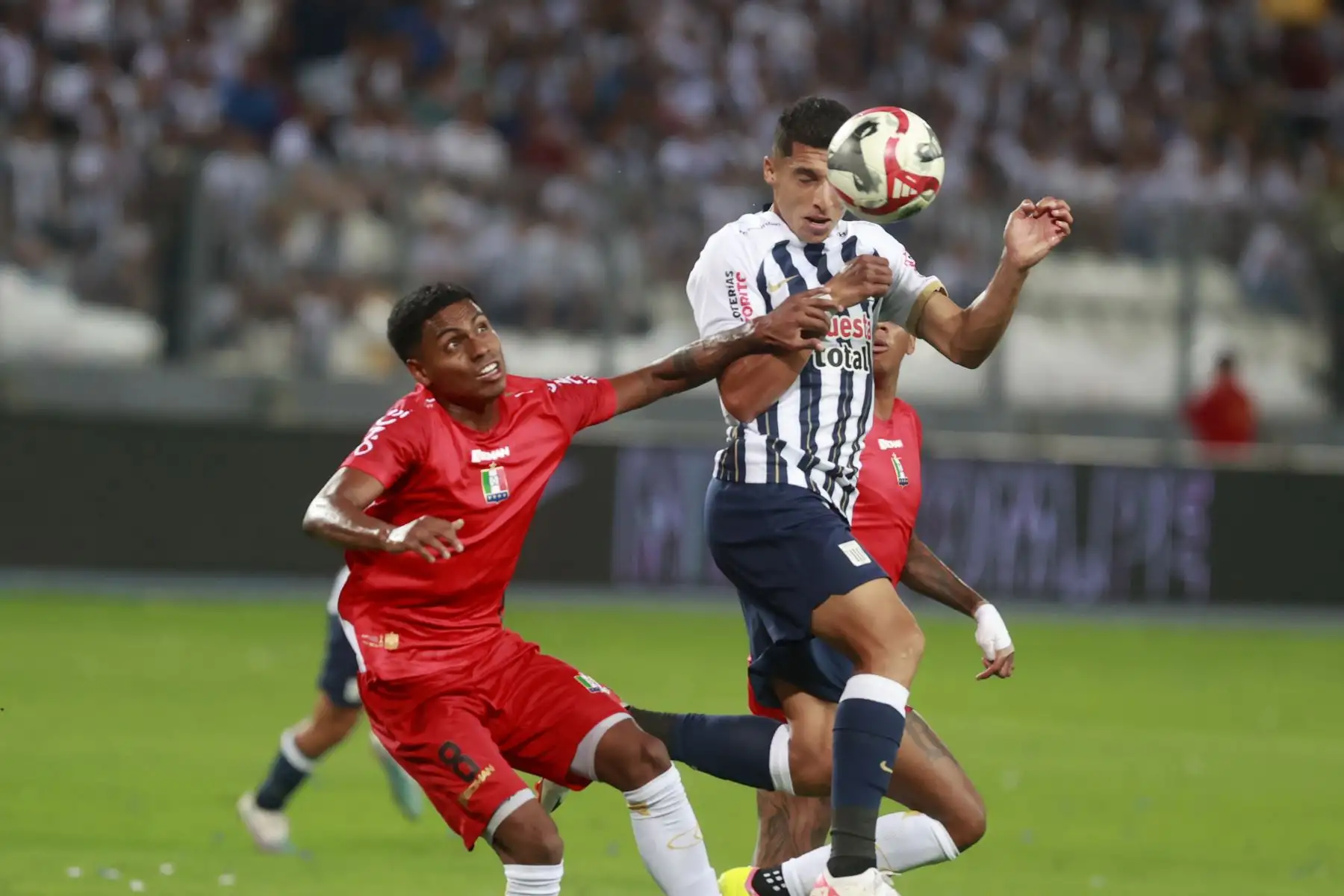 Alianza Lima se enfrenta al Once Caldas de Colombia en encuentro amistoso de  la noche blanquiazul en el Estadio Nacional Foto: ANDINA/Vidal Tarqui