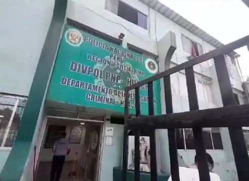Christian Trujillo Bardales fue trasladado a la sede de la Depincri Huacho, donde permanecerá con detención preliminar de 72 horas mientras se desarrollan las investigaciones. Foto: captura TV.