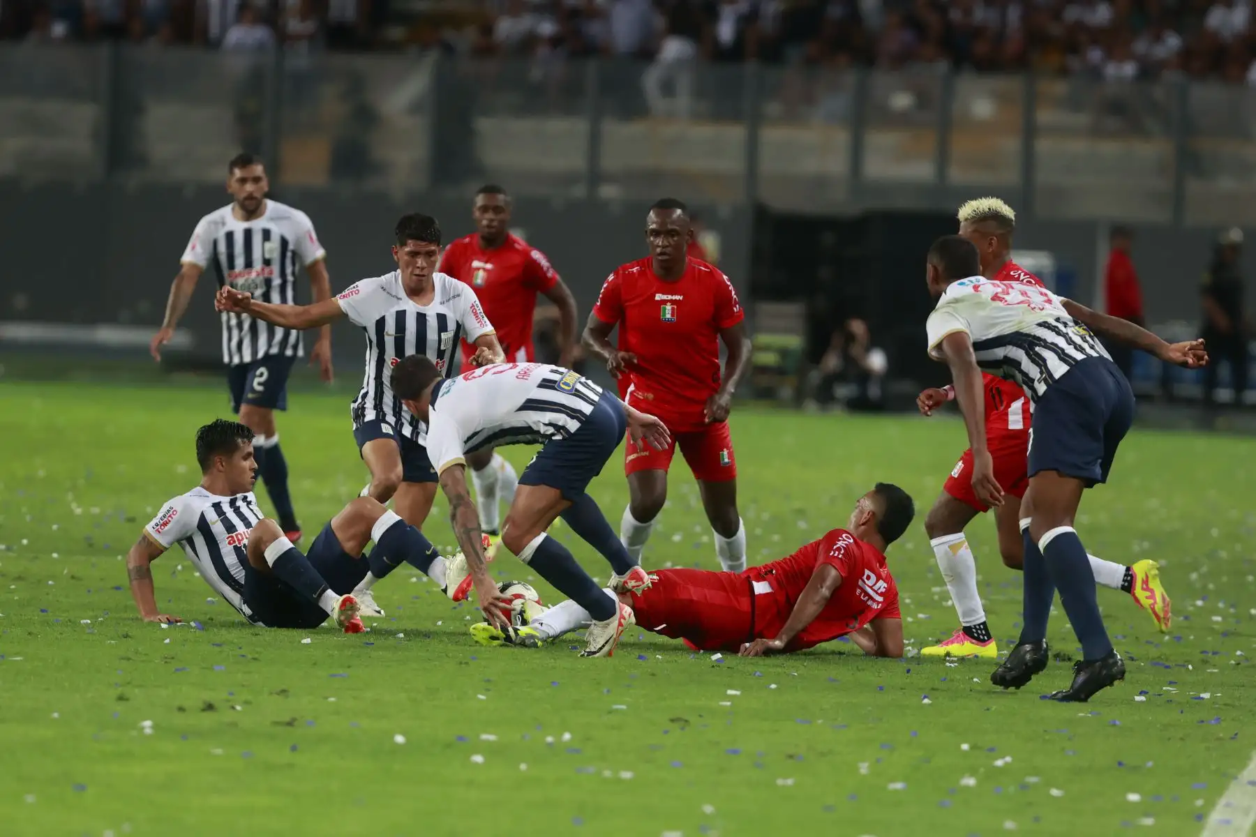 Alianza Lima se enfrenta al Once Caldas de Colombia en encuentro amistoso de  la noche blanquiazul en el Estadio Nacional Foto: ANDINA/Vidal Tarqui