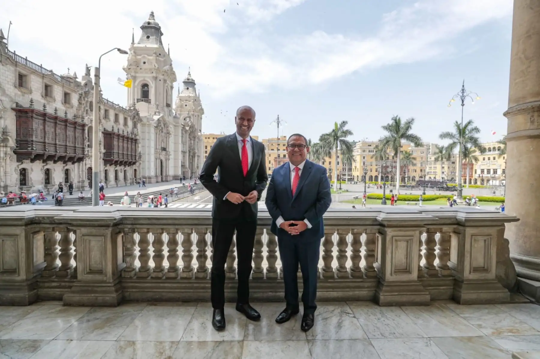 Titular del gabinete, Alberto Otárola, y ministro canadiense Ahmed Hussen. ANDINA/Difusión