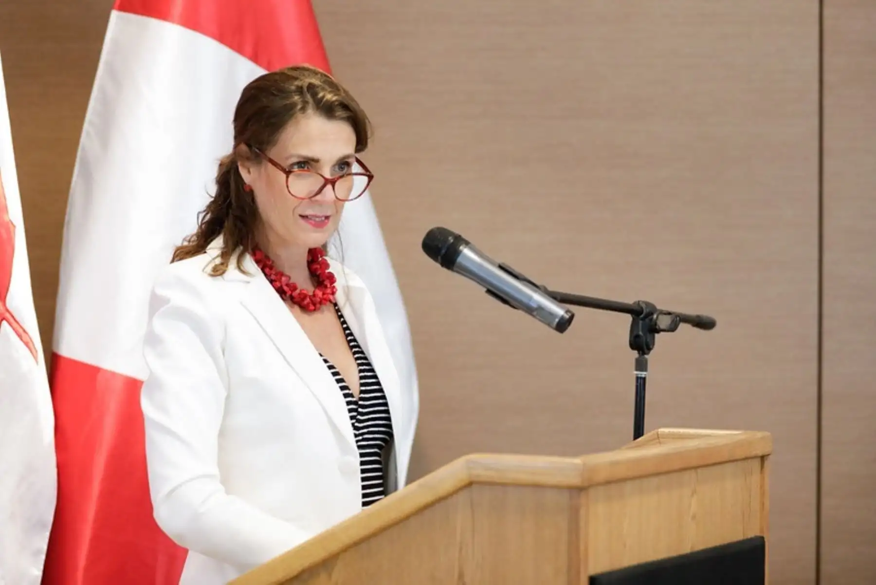 Ministra de Vivienda, Construcción y Saneamiento, Hania Pérez de Cuéllar. Foto: Cortesía.