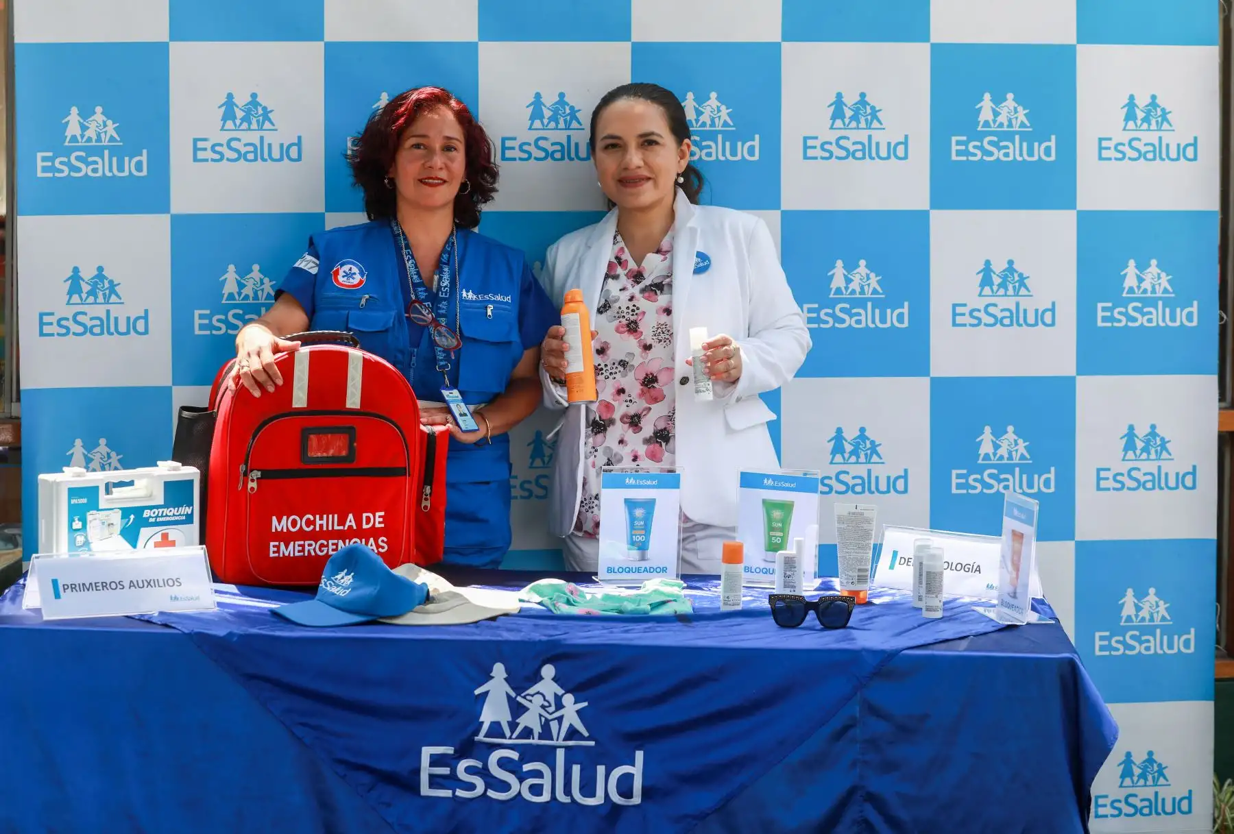 Resbalones, caídas, heridas, contusiones y hasta ahogamientos, son los accidentes que normalmente ocurren en las piscinas durante el verano.
Foto: EsSalud