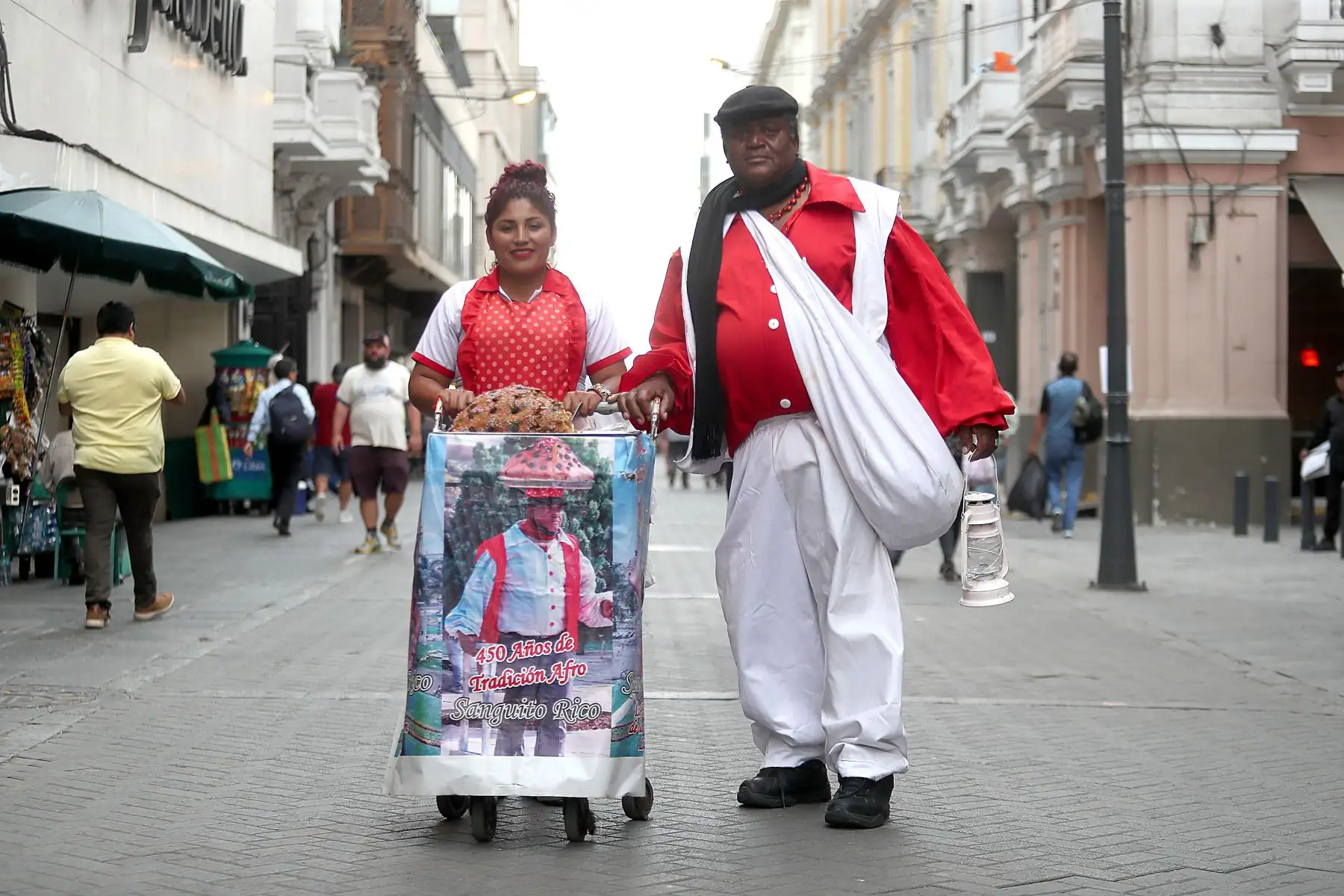 a su vez nos acompaño Germán Reyna, el último pregonero limeño.
Foto: ANDINA/Ricardo Cuba