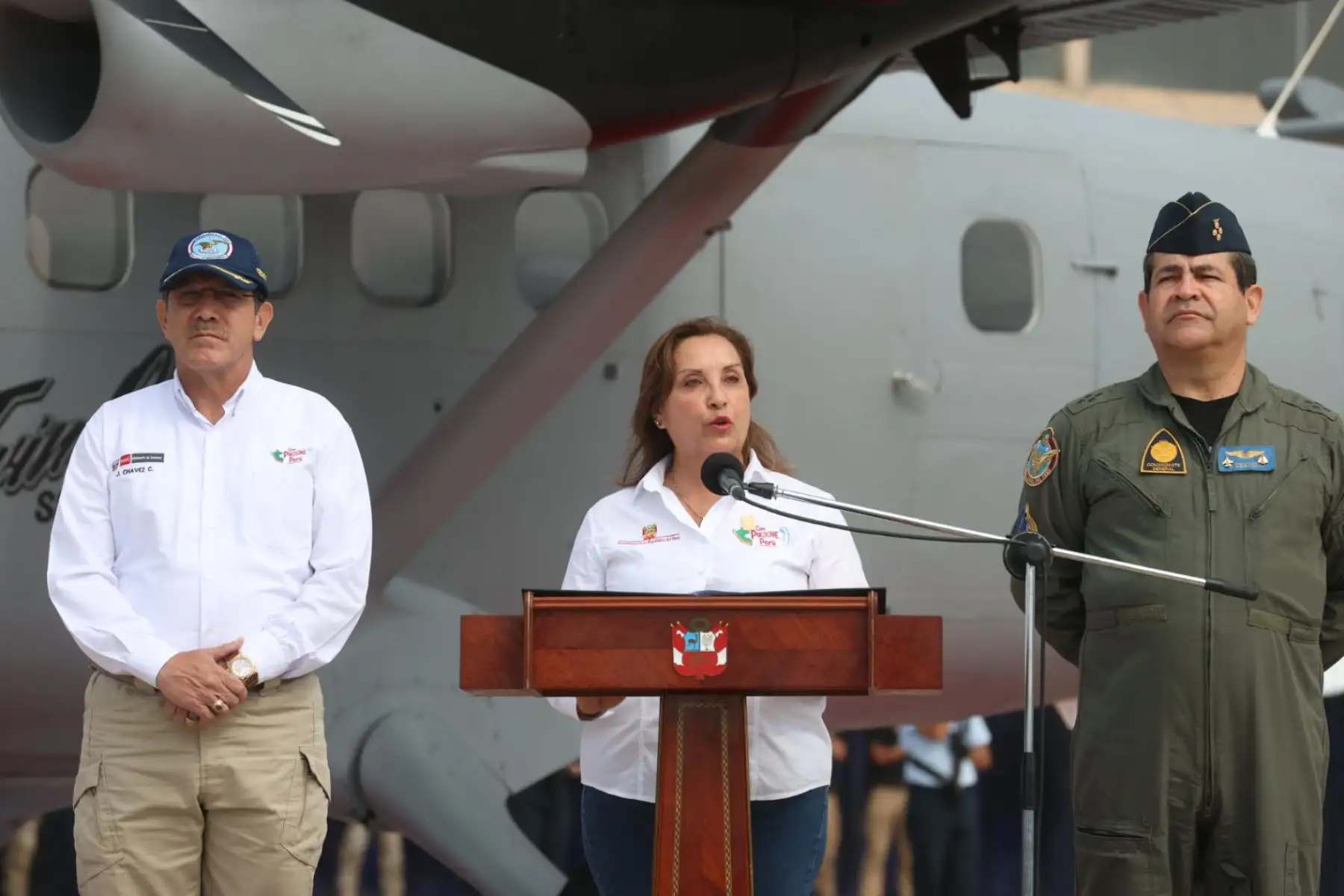 La presidenta Dina Ercilia Boluarte Zegarra participa en el acto de puesta en servicio de la aeronave Twin Otter por parte de la Fuerza Aérea del Perú . Foto: ANDINA/ Juan Carlos Guzmán