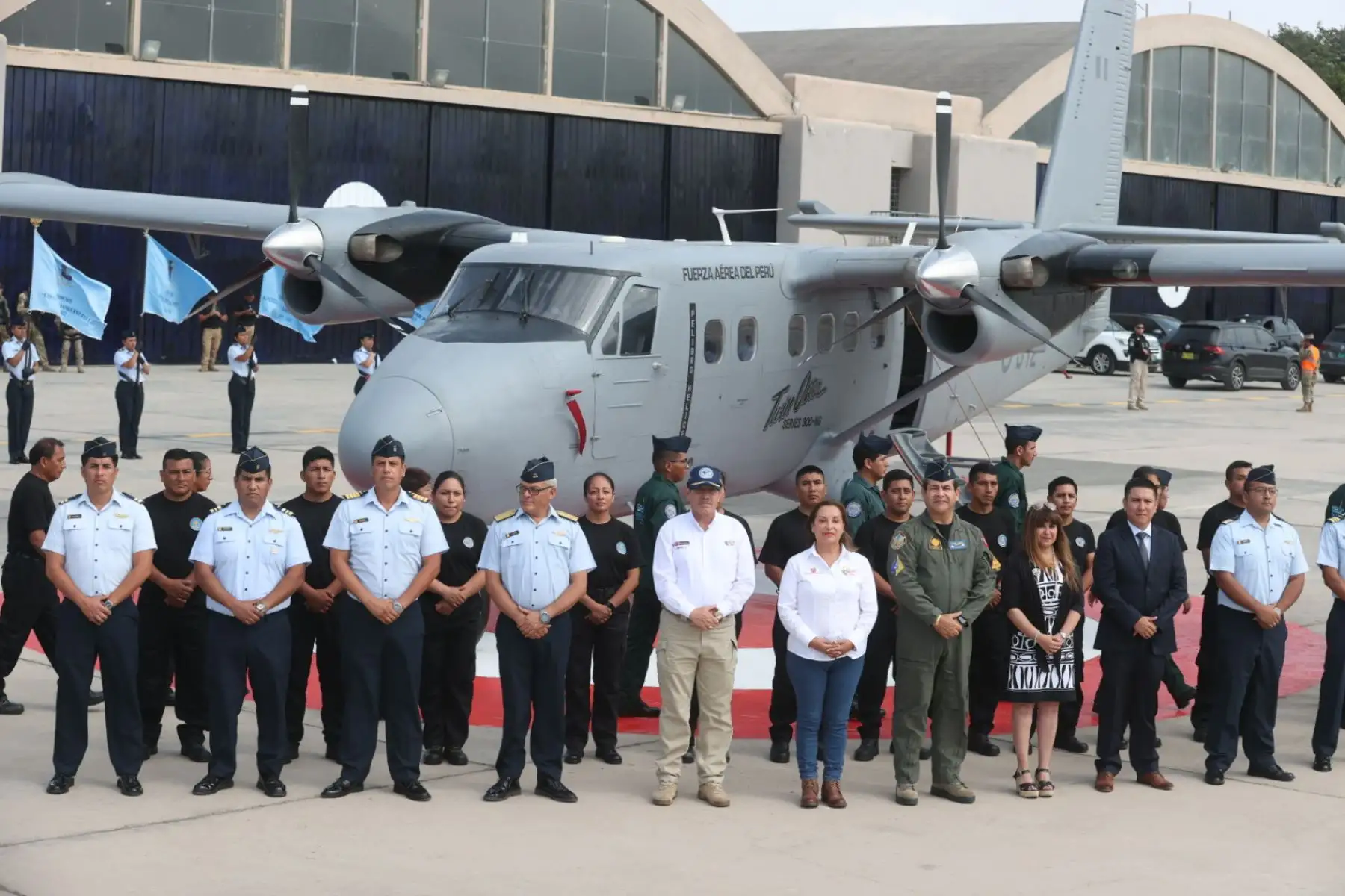 La presidenta Dina Ercilia Boluarte Zegarra participa en el acto de puesta en servicio de la aeronave Twin Otter por parte de la Fuerza Aérea del Perú . Foto: ANDINA/ Juan Carlos Guzmán